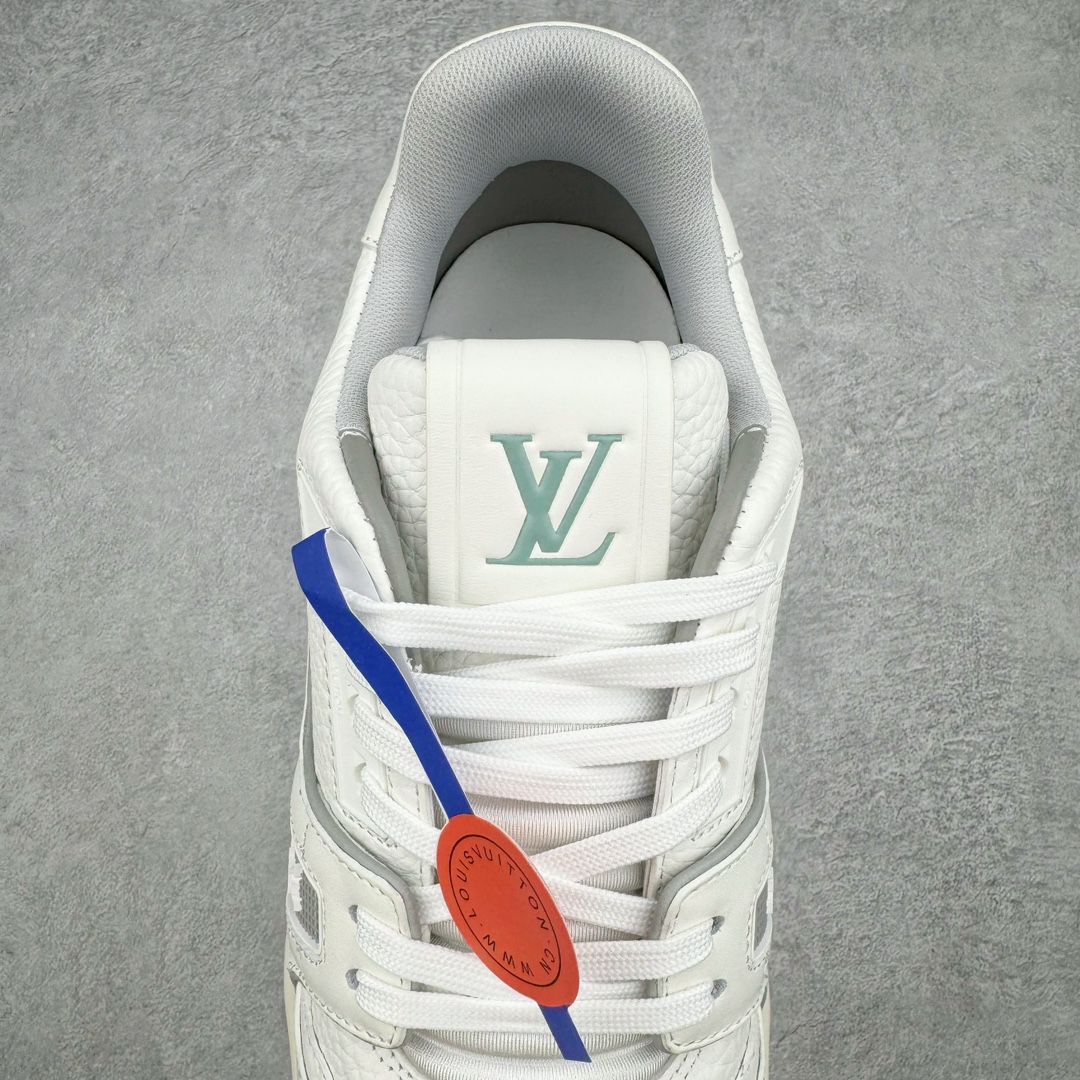 图片[5]-💰290 ＃K纯原福利‼Louis Vuitton Trainer lv时装走秀运动鞋 之前零售五六百的东西 现货套现 好好把握 市场所有版本中综合最强的货品 GD实力大厂出品  全网最全配色更新最快 最成熟的做工稳定的品控  完美鞋型超高的清洁度 零毛边线头瑕疵 全套原楦原纸版原鞋开模 全网最具灵魂的版型 正确原装黄色鞋盒 正确中底印花 鞋面印花3D高频深度立体 全鞋电脑针车 紧密相连 针距密度一致 环保乳胶注塑鞋垫 厚度脚感还原原版 皮面裁剪部位 统一油边封口工艺 原装橡胶大底含胶量大底组合零偏差 专柜全套包装 防尘袋 说明书 质保卡 男女鞋 尺码：35 36 37 38 39 40 41 42 43 44 45 46 编码：by3936060-运动鞋