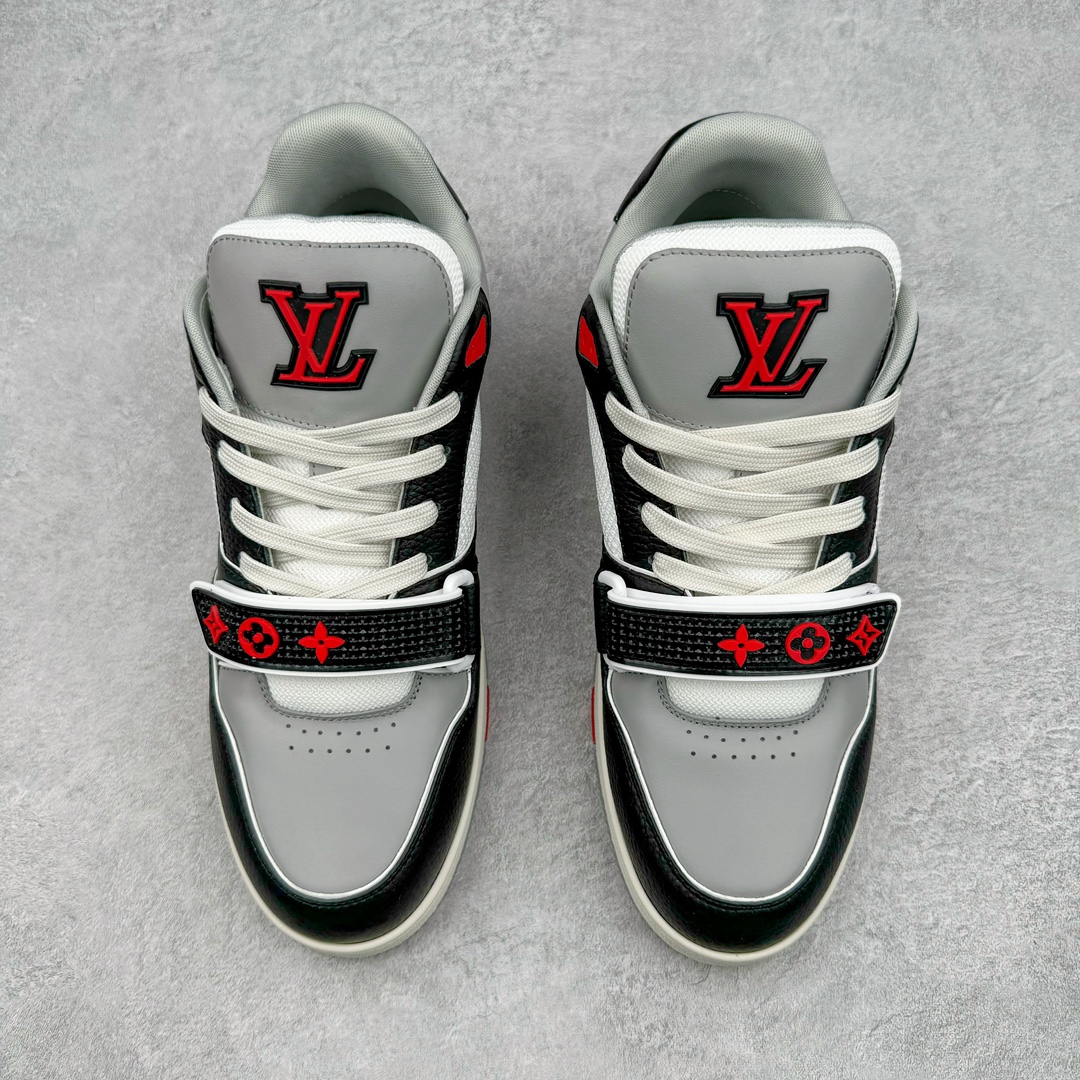 图片[2]-💰490 ＃ZS纯原 Louis Vuitton Trainer lv时装走秀运动鞋 做旧系列 市场所有版本中综合最强的货品 GD实力大厂出品  全网最全配色更新最快 最成熟的做工稳定的品控  完美鞋型超高的清洁度 零毛边线头瑕疵 全套原楦原纸版原鞋开模 全网最具灵魂的版型 正确原装黄色鞋盒 正确中底印花 鞋面印花3D高频深度立体 全鞋电脑针车 紧密相连 针距密度一致 环保乳胶注塑鞋垫 厚度脚感还原原版 皮面裁剪部位 统一油边封口工艺 原装橡胶大底含胶量大底组合零偏差 专柜全套包装 防尘袋 说明书 质保卡 男女鞋 尺码：35 36 37 38 39 40 41 42 43 44 45 编码：yby5936060-运动鞋