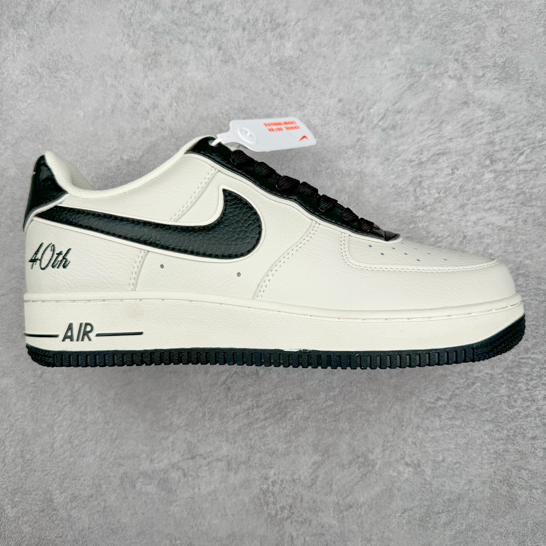 💰140 ＃福利特价‼NK Air Force 1´07 Low 空军一号低帮百搭休闲运动板鞋 柔软、弹性十足的缓震性能和出色的中底设计 横跨复古与现代的外型结合 造就出风靡全球三十多年的Force 1 直到今天还深受青睐 SIZE：35.5 36 36.5 37.5 38 38.5 39 40 40.5 41 42 42.5 43 44 44.5 45 编码：Sby2936010-运动鞋