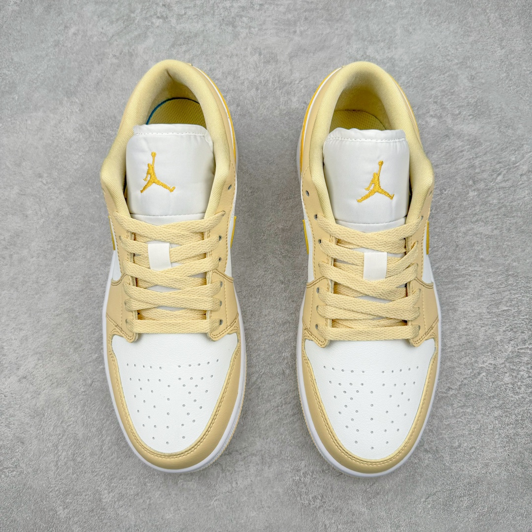 图片[2]-💰180 ＃K版 Air Jordan AJ1 Low 低帮 米黄 DC0774-170 全新流水线出品 DT版本唯一平替选择 市场第二梯队最强版 全部原鞋开发 原楦原纸板开发 全鞋电脑针车 原厂内置全掌气垫 原盒内在原标 唯一Zp原版鞋带绑法 免检产品 全新2022版型 全头层皮料 完美零毛边处理 原厂配置全掌气垫 价格定位良心 几十个配色陆续出货 SIZE：36 36.5 37.5 38 38.5 39 40 40.5 41 42 42.5 43 44 44.5 45 46 47.5 编码：by2936050-运动鞋