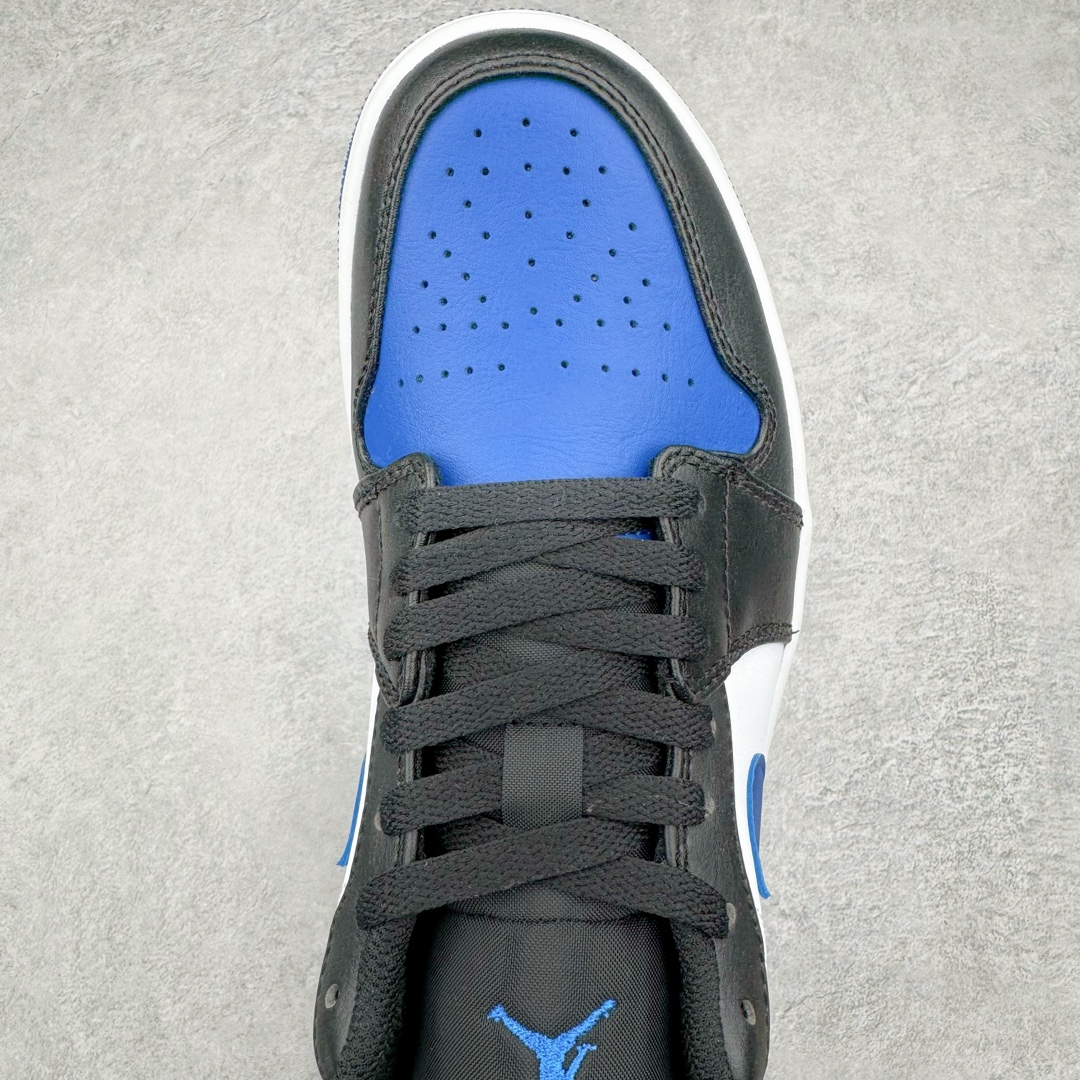 图片[4]-💰200 ＃DT纯原 Air Jordan AJ1 Low 黑白蓝 553558-140 终端优势供应 市面中低帮最具代表性版本没有之一 口碑大厂出品 品控大底版型不断改良更新 全套原纸板楦头开发 确保原汁原味 完美呈现版型 完美零毛边处理 原厂内置全掌气垫 价格定位良心 平台专用代工流水线出品 一眼公司既视感 拿到手的一瞬间就与众不同 碾压市面所有版本 全部原鞋开发 每一个配色都会采购原鞋确认细节 打破市面看图做货无好货之说 尺码：40 40.5 41 42 42.5 43 44 44.5 45 46 编码：by2936070-运动鞋