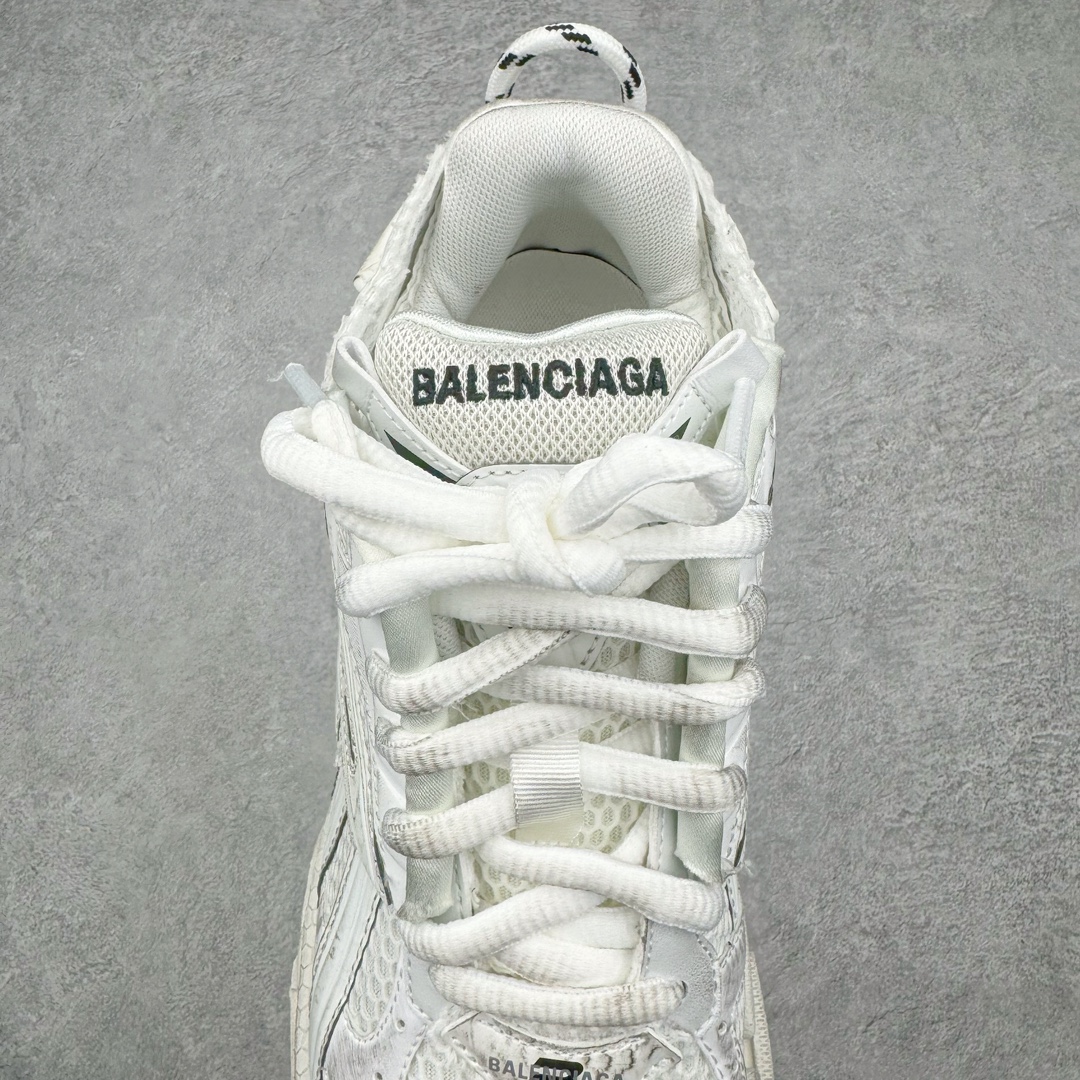 图片[5]-＃XA BALENCIAGA Runner Sneaker 巴黎世家七代慢跑系列低帮复古野跑潮流运动鞋老爹鞋 尼龙和网布材质 磨损效果 鞋头边缘印有尺码 背面浮印尺码 外侧印有跑者徽标 鞋舌刺绣 Balenciaga 品牌标识 鞋跟背面 Balenciaga品牌标识 材质采用65%聚氨酯、35%聚酯纤维 全新 Runner 鞋型轮廓借鉴于 2000 年初的复古线条 搭载大网眼面料制成鞋面基础 由粉色、白色尼龍与橡胶质地覆盖鞋面诠释线条感 当中透过几道手缝线与折损痕更是精准的掌握历经时间淬炼的破旧痕迹 延续其手法至鞋领、鞋跟、鞋带、中底等部分均饰有破损及脏污之貌 尤其是鞋领处与鞋带孔眼条更是采用不规则做旧技术将内容物泡棉随机露出 尺码：35 36 37 38 39 40 41 42 43 44 45 46-选品中心