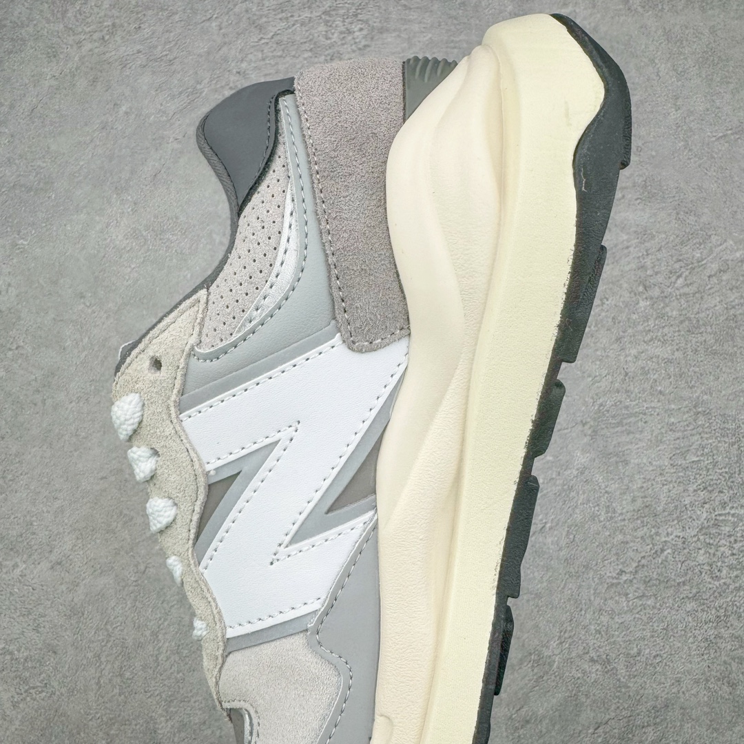 图片[7]-💰120 ＃福利特价‼New Balance/新百伦 NB5740系列复古休闲运动跑鞋 特别以1988年首度面世的经典574作为设计蓝本 保留574简约易衬的80s鞋型轮廓 同时再加以向90年代特立独行的抢眼美学致敬 凭借多种严选的优质素材重塑出让人耳目一新又充满层次感的革新中低结构 另一方面 为呼应90年代的巨大化潮流 鞋侧也点题采用了相应的巨大化N字Logo 并且加上反光细节点缀 再结合同样启发自574并经过改良的抓地鞋底 可谓集结两大年代的注目设计元素 尺码：36 36.5 37 37.5 38 38.5 39 40 40.5 41 42 42.5 43 44 45 编码：by1936090-运动鞋