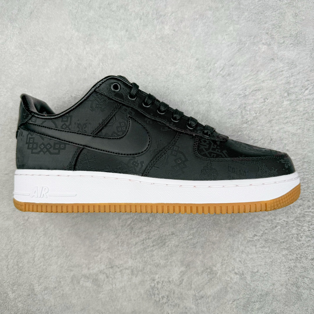 💰220 CLOT x Fragment Design x NK Air Force 1 Premium 空军一号联名闪电黑丝绸 CJ3986-001 全套原原楦纸版 越南原大装底 内置全气掌垫 采用韩原国装进口丝绸 内层采原用厂Sadisa头皮层料 双可层撕 可性玩极高 3D精准雕刻纹理晰清细致 全套同官步方原厂配件 附赠黄米鞋带 官正方确原盒包装 中底原拉厂帮 SIZE：36 36.5 37.5 38 38.5 39 40 40.5 41 42 42.5 43 44 44.5 45 46  编码：Mby2936090-运动鞋