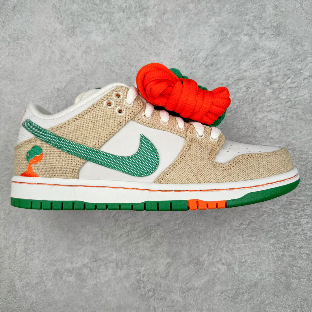 零售💰180 ＃G版福利特价‼Jarritos x NK SB Dunk Low 联名墨西哥汽水米白绿撕撕乐 FD0860-001 毫无疑问市场中端王者 全码福利开炸 长期补货价格一步到位 毫无疑问市场中端王者 实力大厂出品 新配色陆续开发 利润个位数只为口碑 全套原纸板楦头开发 确保原汁原味 完美呈现DUNK版型 一比一鞋头弧度高度鞋身弧度 此版本只针对中端市场 皮料材质有所更替 其他数据细节工艺流程均保持一致 绝不口嗨 细节品控鞋型随意对比 独家私模官方第六代原厂航空铝磨具打磨大底 鞋头坡度极致还原 无解鞋型 原盒原配 圈内天花板工艺 原厂玻璃冲刀 超高清洁度 全鞋零毛边皮料切割 原厂中底布点胶 中底布拉帮走线遵循公司 SIZE：36 36.5 37.5 38 38.5 39 40 40.5 41 42 42.5 43 44 44.5 45 46 47.5 编码：by1936080-运动鞋