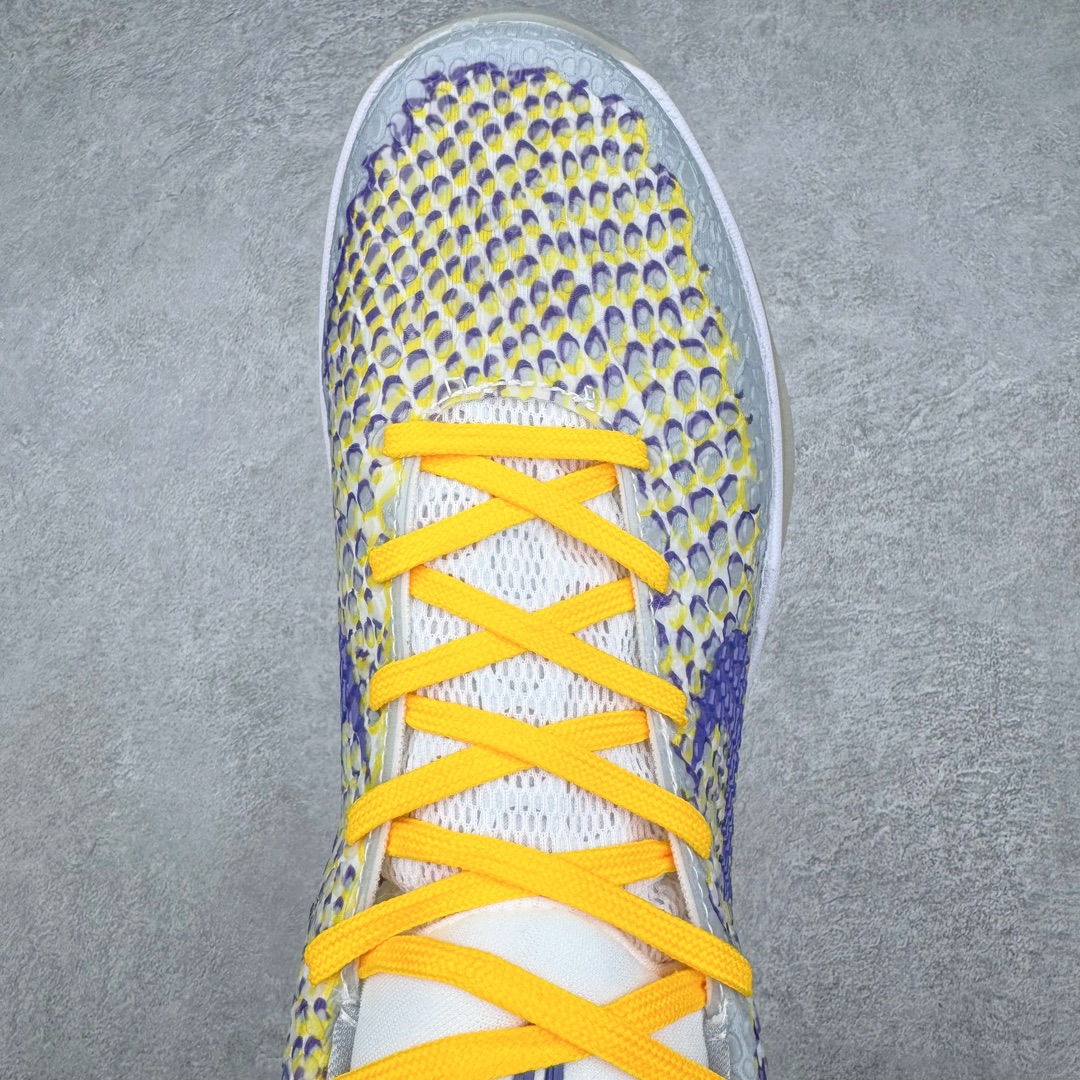 图片[4]-💰280 NK Zoom Kobe 6 科比六代 CW2190-105 采用了复合式的鞋面 内层为透气网面 中层加载Fly wire科技 而外层则用聚氨酯岛状结构塑造出非常逼真的蛇麟纹路 多层的鞋面结构带来了更好的透气性和更有针对性的保护 加入了双层记忆海绵鞋垫 可根据球员脚形自动调节以提高合脚度 使脚感更加柔软舒适 赋予球员非一般的球场舒适感受 尺码：40 40.5 41 42 42.5 43 44 44.5 45 46 编码：Xby3936050-运动鞋