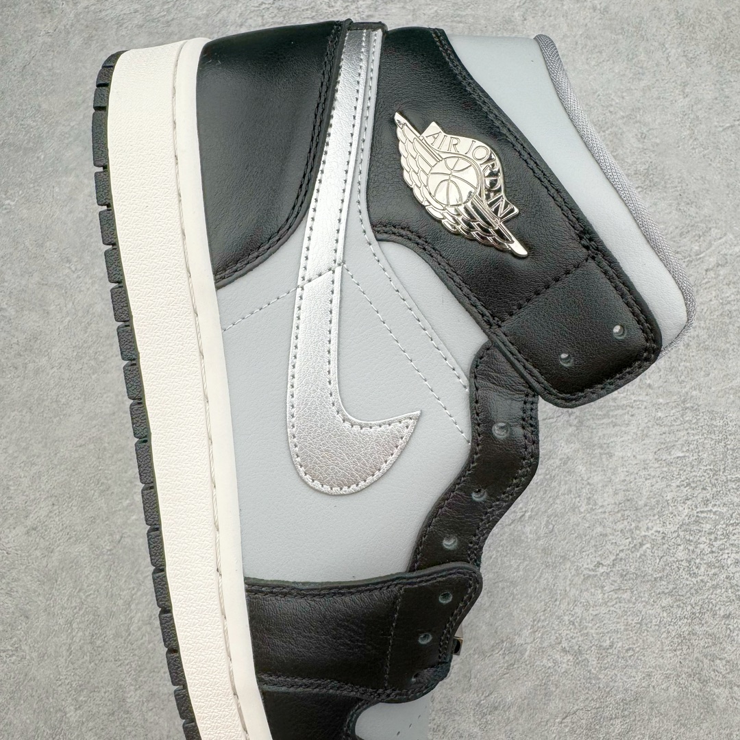 图片[6]-💰230 ＃DT纯原 Air Jordan AJ1 Mid 中帮 黑灰白 FB9892-002 终端优势供应 市面中低帮最具代表性版本没有之一 口碑大厂出品 品控大底版型不断改良更新 全套原纸板楦头开发 确保原汁原味 完美呈现版型 完美零毛边处理 原厂内置全掌气垫 价格定位良心 平台专用代工流水线出品 一眼公司既视感 拿到手的一瞬间就与众不同 碾压市面所有版本 全部原鞋开发 每一个配色都会采购原鞋确认细节 打破市面看图做货无好货之说 SIZE：40 40.5 41 42 42.5 43 44 44.5 45 46 编码：by3936000-运动鞋