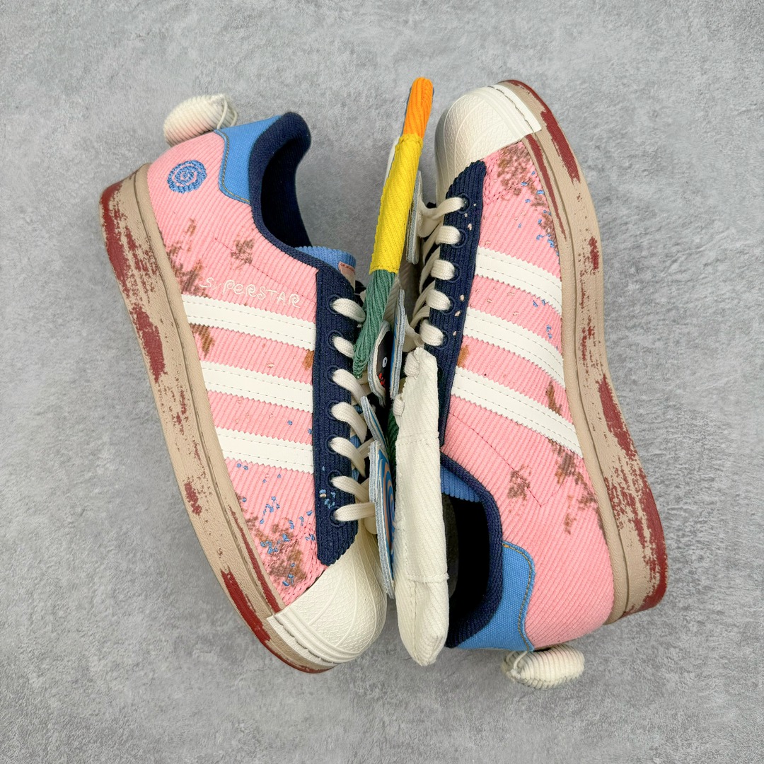 图片[3]-💰300 Sean Wotherspoon x melting sadness x AD Originals Superstar 三方联名 粉白色 货号：IH7626 原鞋开发 版型正确 原材原料 重资打造 细节无敌 清洁度完美 诠释最高工艺 此次联名依旧采用 Superstar 为蓝本 并保留 MeltingSadness 最经典的「兔子鞋」元素 牢牢抓住他人目光 鞋身自然以灯芯绒面料包裹 令整双鞋拥有着高颜值的同时 质感也相当优秀 值得一提的是 随鞋还附赠多个鞋带扣 使个性化属性更强 也再次体现联名诚意 尺码：35 36 36.5 37.5 38 38.5 39 40 40.5 41 42 42.5 43 44 44.5 45 编码：HKby3936070-运动鞋