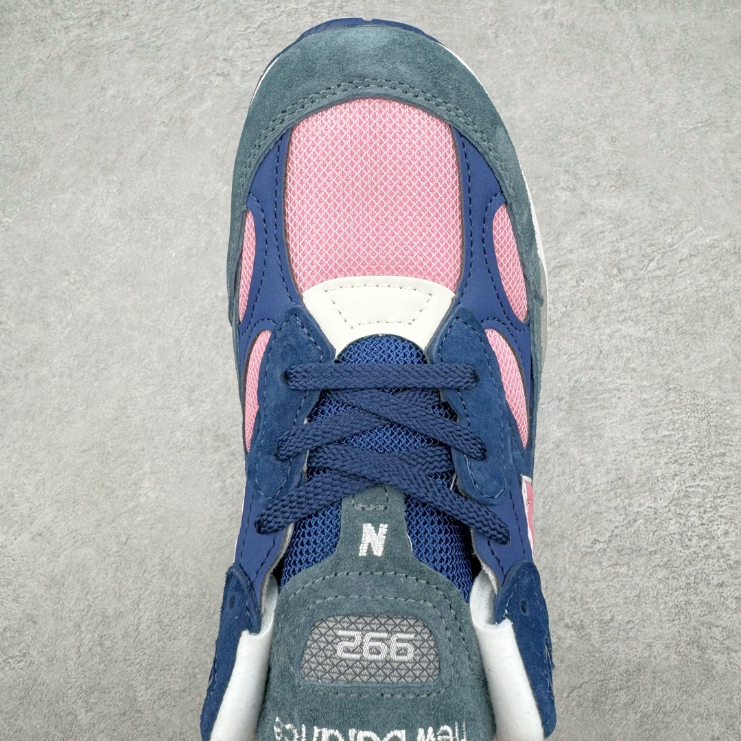 图片[4]-💰210 New Balance 新百伦NB992总统复古慢跑鞋 正确3M反光细节 原楦原纸版开发 正确6层组合底模精密开发 后跟透明TPU水晶装饰条稳固 沿用了引以为傲的跑鞋手工技艺 采用猪皮绒面并包裹局部透气网面的鞋身设计 菱网鞋舌上刻有New Balance USA 鞋面依旧身着经典的大热之灰 彰显了其高端的品质身份 尺码：36 37 37.5 38 38.5 39 40 40.5 41.5 42 42.5 43 44 45 编码：Jby2936080-运动鞋