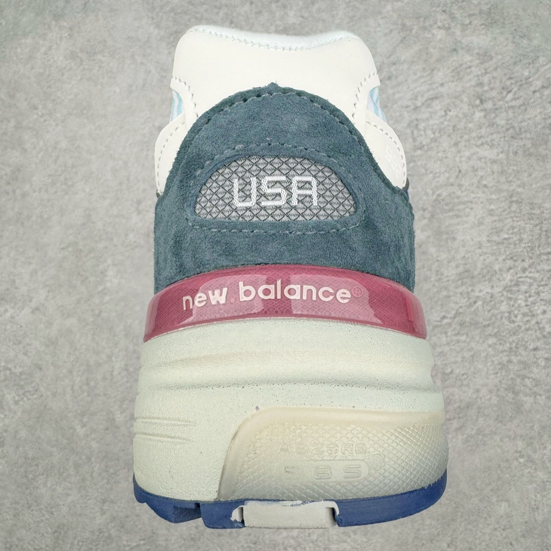 图片[8]-💰210 New Balance 新百伦NB992总统复古慢跑鞋 正确3M反光细节 原楦原纸版开发 正确6层组合底模精密开发 后跟透明TPU水晶装饰条稳固 沿用了引以为傲的跑鞋手工技艺 采用猪皮绒面并包裹局部透气网面的鞋身设计 菱网鞋舌上刻有New Balance USA 鞋面依旧身着经典的大热之灰 彰显了其高端的品质身份 尺码：36 37 37.5 38 38.5 39 40 40.5 41.5 42 42.5 43 44 45 编码：Jby2936080-运动鞋