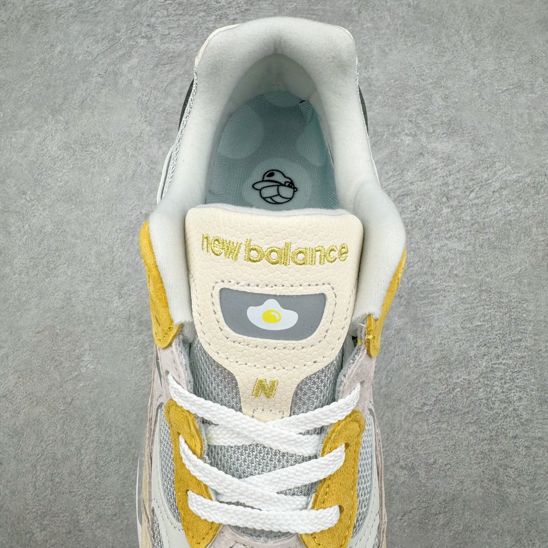 图片[5]-💰210 New Balance 新百伦NB992总统复古慢跑鞋 正确3M反光细节 原楦原纸版开发 正确6层组合底模精密开发 后跟透明TPU水晶装饰条稳固 沿用了引以为傲的跑鞋手工技艺 采用猪皮绒面并包裹局部透气网面的鞋身设计 菱网鞋舌上刻有New Balance USA 鞋面依旧身着经典的大热之灰 彰显了其高端的品质身份 尺码：36 37 37.5 38 38.5 39 40 40.5 41.5 42 42.5 43 44 45 编码：Jby2936080-运动鞋