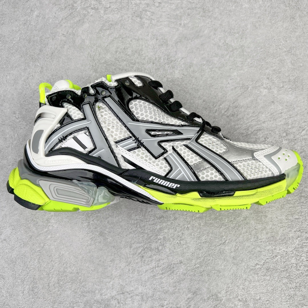 图片[2]-＃VG零售版 BALENCIAGA Runner Sneaker 巴黎世家七代慢跑系列低帮复古野跑潮流运动鞋老爹鞋 尼龙和网布材质 磨损效果 鞋头边缘印有尺码 背面浮印尺码 外侧印有跑者徽标 鞋舌刺绣 Balenciaga 品牌标识 鞋跟背面 Balenciaga品牌标识 材质采用65%聚氨酯、35%聚酯纤维 全新 Runner 鞋型轮廓借鉴于 2000 年初的复古线条 搭载大网眼面料制成鞋面基础，由粉色、白色尼龍与橡胶质地覆盖鞋面诠释线条感 当中透过几道手缝线与折损痕更是精准的掌握历经时间淬炼的破旧痕迹 延续其手法至鞋领、鞋跟、鞋带、中底等部分均饰有破损及脏污之貌 尤其是鞋领处与鞋带孔眼条更是采用不规则做旧技术将内容物泡棉随机露出 尺码：35 36 37 38 39 40 41 42 43 44 45 46-选品中心