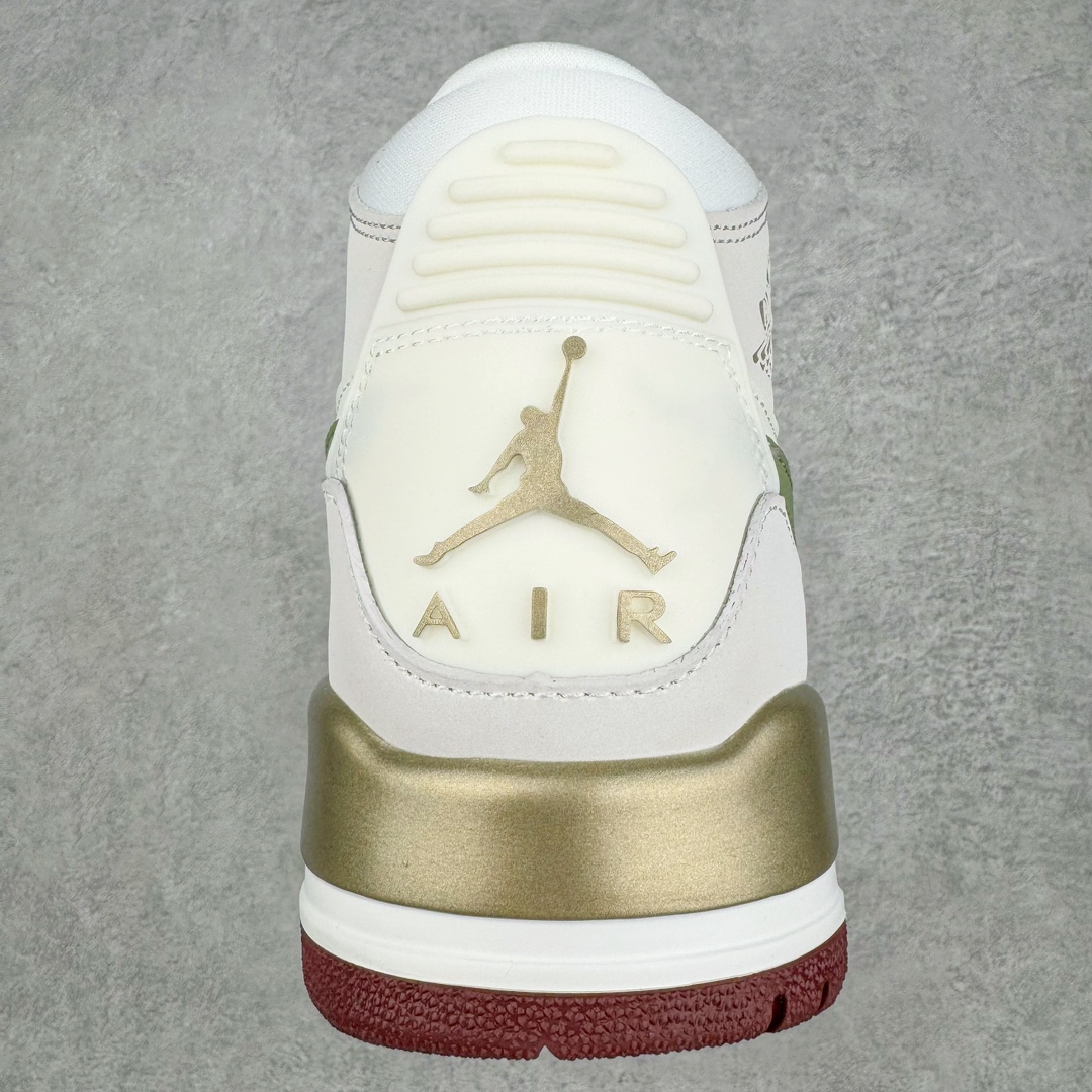 图片[8]-💰220 ＃KZ神版 Air Jordan Legacy AJ312 High 高帮复古篮球鞋 CNY龙年限定 帆白绿 HF0745-131 市场最强独一档产物 全套原纸板楦头开发 原厂大底磨具加持立体防滑纹理 原档数据后跟TPU子母扣魔术贴 原装可视Air Sole气垫 原汁原味最完美的312代版型 唯一正确鞋头趴度弧度高度鞋身腰线 进口港宝加持 后跟自然饱满 全鞋荧光划线卡点 追求极致完美 每一双都是工艺品 多重QC质检 超越公司货的品控标准 实实在在的免检产品 鞋身采用了皮革材质打造 横跨鞋面的魔术贴十分吸睛 侧面的Swoosh Logo的一部分被鞋面遮挡了一部分 颇具玩味 魔术贴上标有NK标识 而鞋舌上是Jordan的经典红色飞翼Logo 后跟和鞋底均采用了AJ3的设计 后跟上同样也使用了经典的爆裂纹图案 SIZE：40 40.5 41 42 42.5 43 44 44.5 45 46 47.5 编码：by2936090-运动鞋