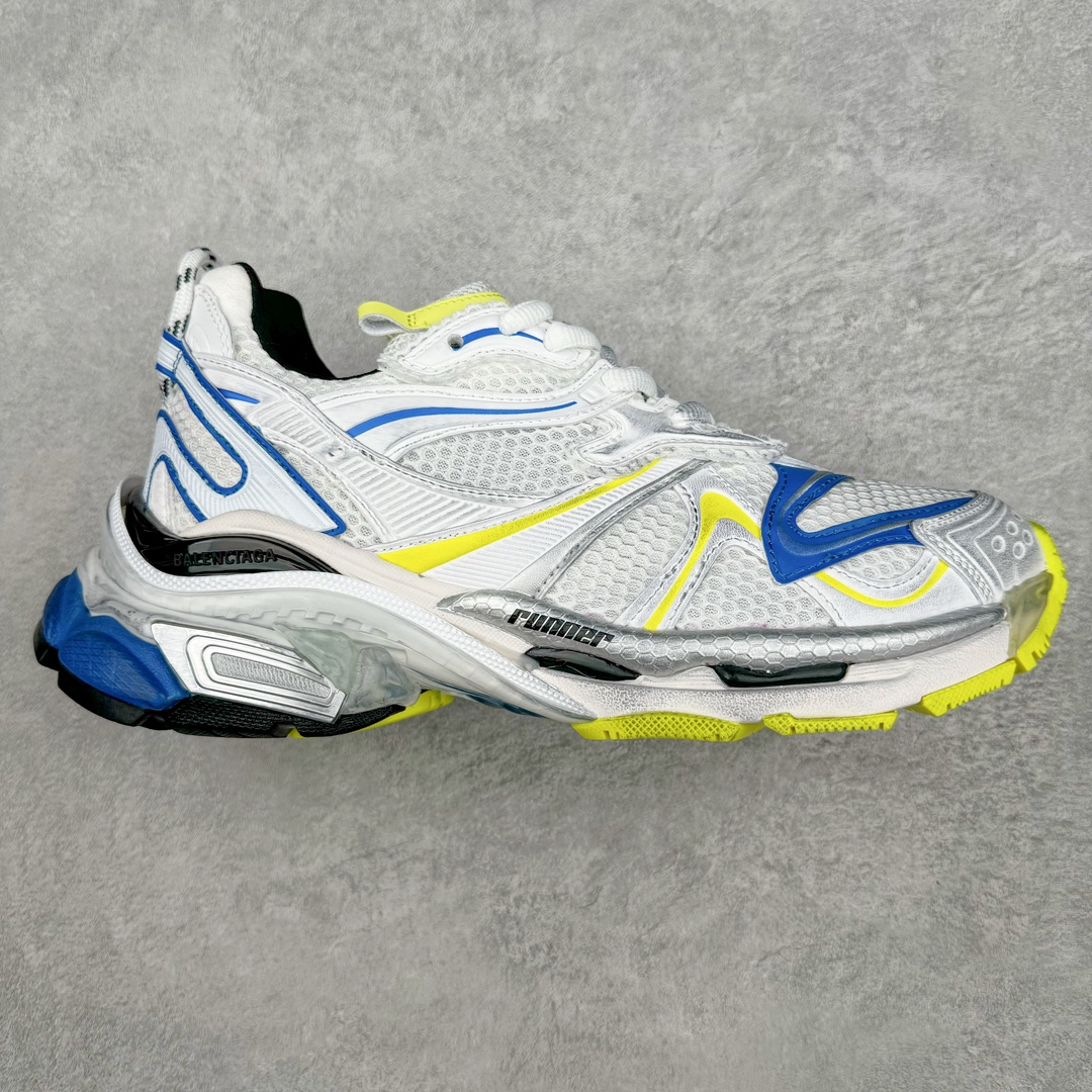 ＃VG零售版 BALENCIAGA Runner Sneaker 巴黎世家七代慢跑系列低帮复古野跑潮流运动鞋老爹鞋 尼龙和网布材质 磨损效果 鞋头边缘印有尺码 背面浮印尺码 外侧印有跑者徽标 鞋舌刺绣 Balenciaga 品牌标识 鞋跟背面 Balenciaga品牌标识 材质采用65%聚氨酯、35%聚酯纤维 全新 Runner 鞋型轮廓借鉴于 2000 年初的复古线条 搭载大网眼面料制成鞋面基础，由粉色、白色尼龍与橡胶质地覆盖鞋面诠释线条感 当中透过几道手缝线与折损痕更是精准的掌握历经时间淬炼的破旧痕迹 延续其手法至鞋领、鞋跟、鞋带、中底等部分均饰有破损及脏污之貌 尤其是鞋领处与鞋带孔眼条更是采用不规则做旧技术将内容物泡棉随机露出 尺码：35 36 37 38 39 40 41 42 43 44 45 46-选品中心