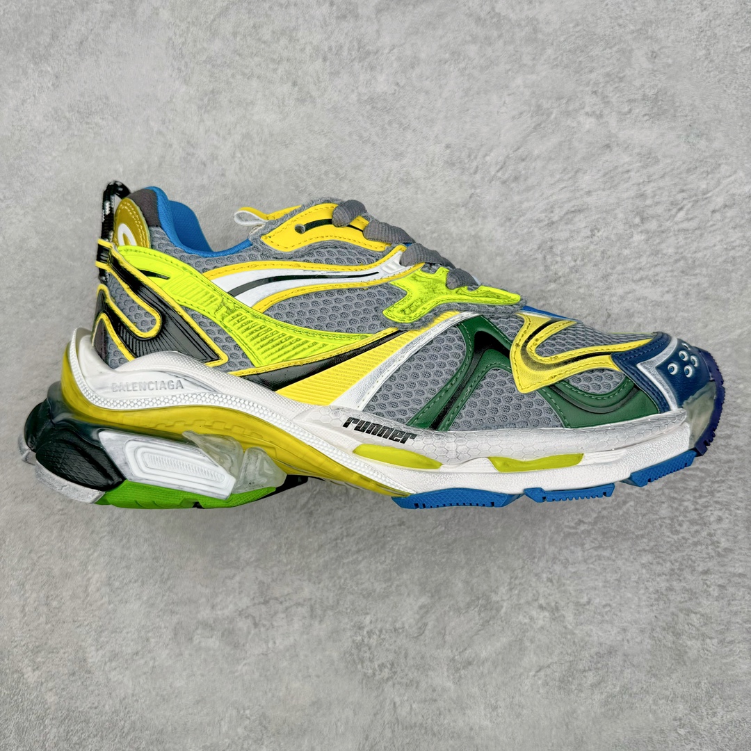 ＃VG零售版 BALENCIAGA Runner Sneaker 巴黎世家七代慢跑系列低帮复古野跑潮流运动鞋老爹鞋 尼龙和网布材质 磨损效果 鞋头边缘印有尺码 背面浮印尺码 外侧印有跑者徽标 鞋舌刺绣 Balenciaga 品牌标识 鞋跟背面 Balenciaga品牌标识 材质采用65%聚氨酯、35%聚酯纤维 全新 Runner 鞋型轮廓借鉴于 2000 年初的复古线条 搭载大网眼面料制成鞋面基础，由粉色、白色尼龍与橡胶质地覆盖鞋面诠释线条感 当中透过几道手缝线与折损痕更是精准的掌握历经时间淬炼的破旧痕迹 延续其手法至鞋领、鞋跟、鞋带、中底等部分均饰有破损及脏污之貌 尤其是鞋领处与鞋带孔眼条更是采用不规则做旧技术将内容物泡棉随机露出 尺码：35 36 37 38 39 40 41 42 43 44 45 46-选品中心