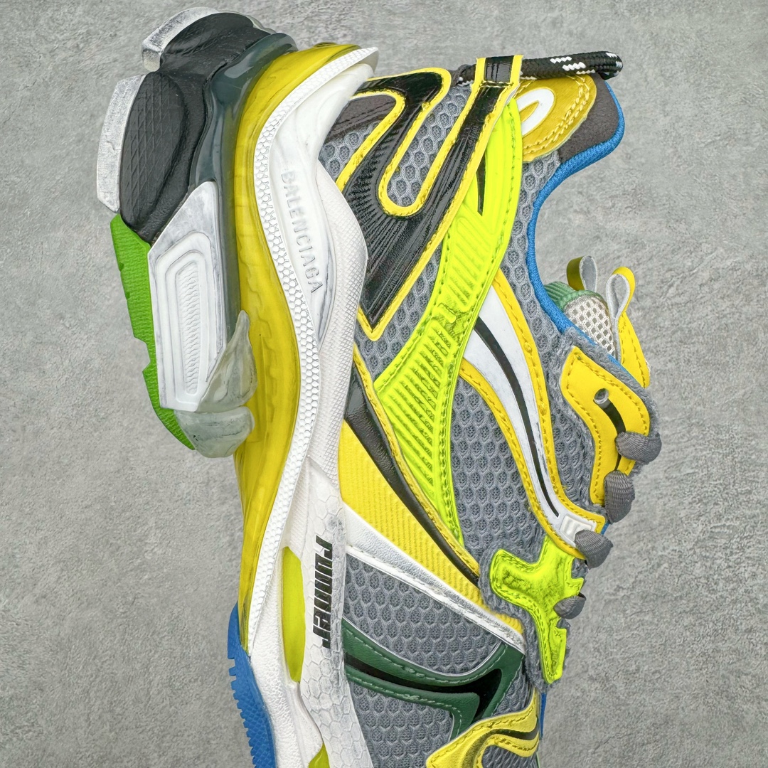 图片[6]-＃VG零售版 BALENCIAGA Runner Sneaker 巴黎世家七代慢跑系列低帮复古野跑潮流运动鞋老爹鞋 尼龙和网布材质 磨损效果 鞋头边缘印有尺码 背面浮印尺码 外侧印有跑者徽标 鞋舌刺绣 Balenciaga 品牌标识 鞋跟背面 Balenciaga品牌标识 材质采用65%聚氨酯、35%聚酯纤维 全新 Runner 鞋型轮廓借鉴于 2000 年初的复古线条 搭载大网眼面料制成鞋面基础，由粉色、白色尼龍与橡胶质地覆盖鞋面诠释线条感 当中透过几道手缝线与折损痕更是精准的掌握历经时间淬炼的破旧痕迹 延续其手法至鞋领、鞋跟、鞋带、中底等部分均饰有破损及脏污之貌 尤其是鞋领处与鞋带孔眼条更是采用不规则做旧技术将内容物泡棉随机露出 尺码：35 36 37 38 39 40 41 42 43 44 45 46-选品中心