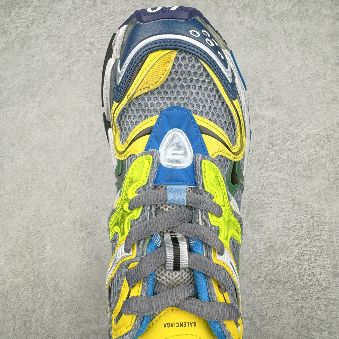 图片[4]-＃VG零售版 BALENCIAGA Runner Sneaker 巴黎世家七代慢跑系列低帮复古野跑潮流运动鞋老爹鞋 尼龙和网布材质 磨损效果 鞋头边缘印有尺码 背面浮印尺码 外侧印有跑者徽标 鞋舌刺绣 Balenciaga 品牌标识 鞋跟背面 Balenciaga品牌标识 材质采用65%聚氨酯、35%聚酯纤维 全新 Runner 鞋型轮廓借鉴于 2000 年初的复古线条 搭载大网眼面料制成鞋面基础，由粉色、白色尼龍与橡胶质地覆盖鞋面诠释线条感 当中透过几道手缝线与折损痕更是精准的掌握历经时间淬炼的破旧痕迹 延续其手法至鞋领、鞋跟、鞋带、中底等部分均饰有破损及脏污之貌 尤其是鞋领处与鞋带孔眼条更是采用不规则做旧技术将内容物泡棉随机露出 尺码：35 36 37 38 39 40 41 42 43 44 45 46-选品中心