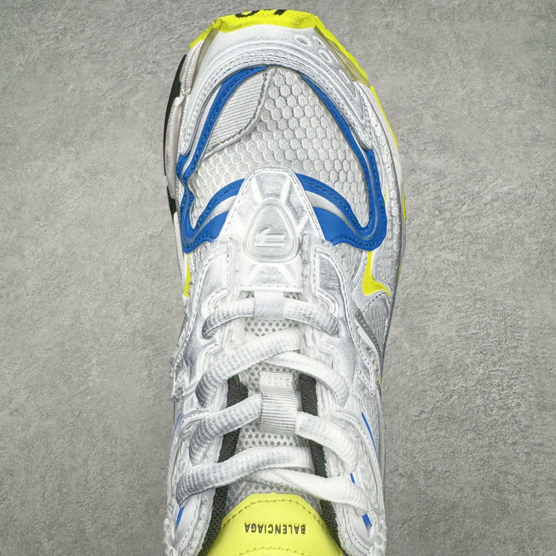 图片[4]-＃VG零售版 BALENCIAGA Runner Sneaker 巴黎世家七代慢跑系列低帮复古野跑潮流运动鞋老爹鞋 尼龙和网布材质 磨损效果 鞋头边缘印有尺码 背面浮印尺码 外侧印有跑者徽标 鞋舌刺绣 Balenciaga 品牌标识 鞋跟背面 Balenciaga品牌标识 材质采用65%聚氨酯、35%聚酯纤维 全新 Runner 鞋型轮廓借鉴于 2000 年初的复古线条 搭载大网眼面料制成鞋面基础，由粉色、白色尼龍与橡胶质地覆盖鞋面诠释线条感 当中透过几道手缝线与折损痕更是精准的掌握历经时间淬炼的破旧痕迹 延续其手法至鞋领、鞋跟、鞋带、中底等部分均饰有破损及脏污之貌 尤其是鞋领处与鞋带孔眼条更是采用不规则做旧技术将内容物泡棉随机露出 尺码：35 36 37 38 39 40 41 42 43 44 45 46-选品中心