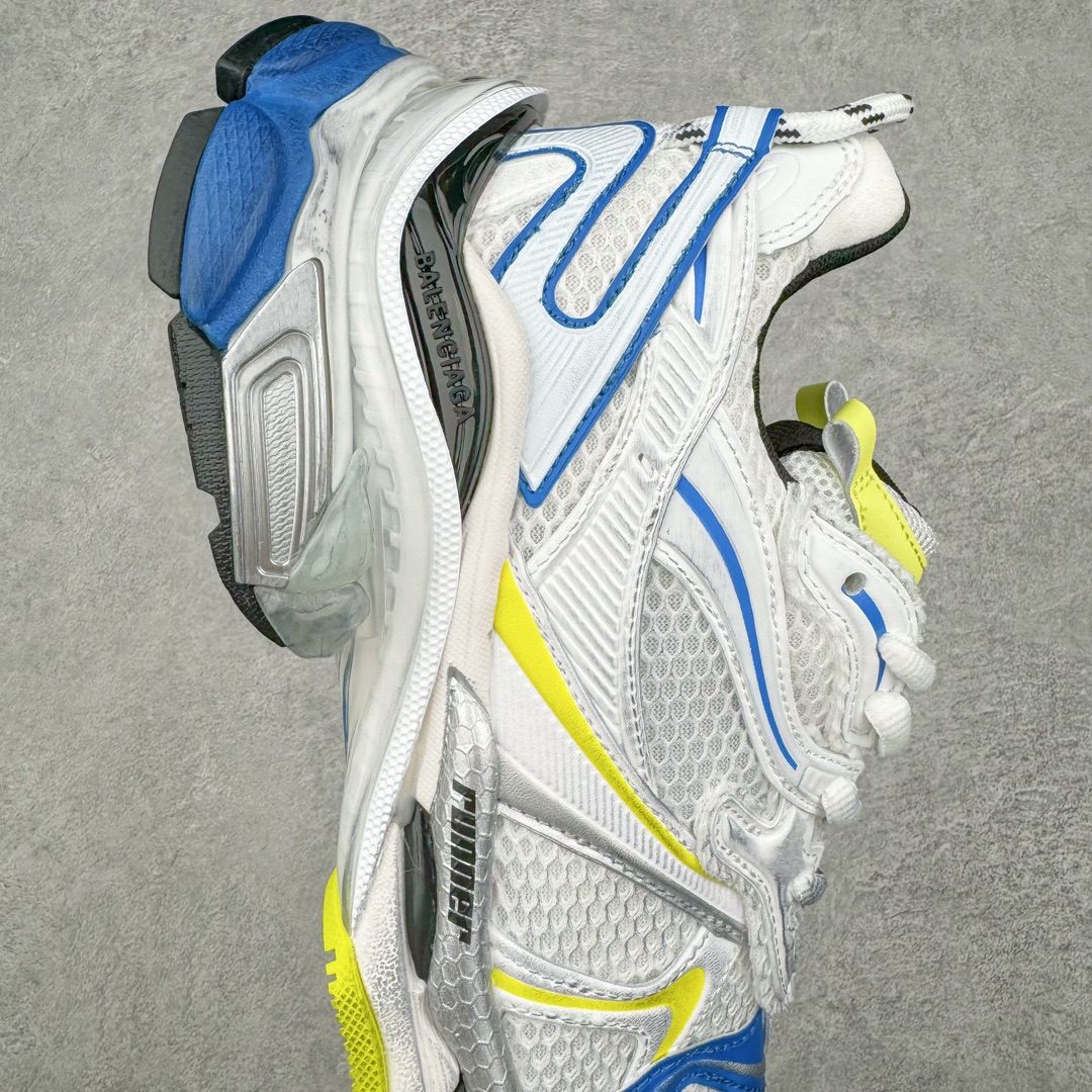 图片[6]-＃VG零售版 BALENCIAGA Runner Sneaker 巴黎世家七代慢跑系列低帮复古野跑潮流运动鞋老爹鞋 尼龙和网布材质 磨损效果 鞋头边缘印有尺码 背面浮印尺码 外侧印有跑者徽标 鞋舌刺绣 Balenciaga 品牌标识 鞋跟背面 Balenciaga品牌标识 材质采用65%聚氨酯、35%聚酯纤维 全新 Runner 鞋型轮廓借鉴于 2000 年初的复古线条 搭载大网眼面料制成鞋面基础，由粉色、白色尼龍与橡胶质地覆盖鞋面诠释线条感 当中透过几道手缝线与折损痕更是精准的掌握历经时间淬炼的破旧痕迹 延续其手法至鞋领、鞋跟、鞋带、中底等部分均饰有破损及脏污之貌 尤其是鞋领处与鞋带孔眼条更是采用不规则做旧技术将内容物泡棉随机露出 尺码：35 36 37 38 39 40 41 42 43 44 45 46-选品中心