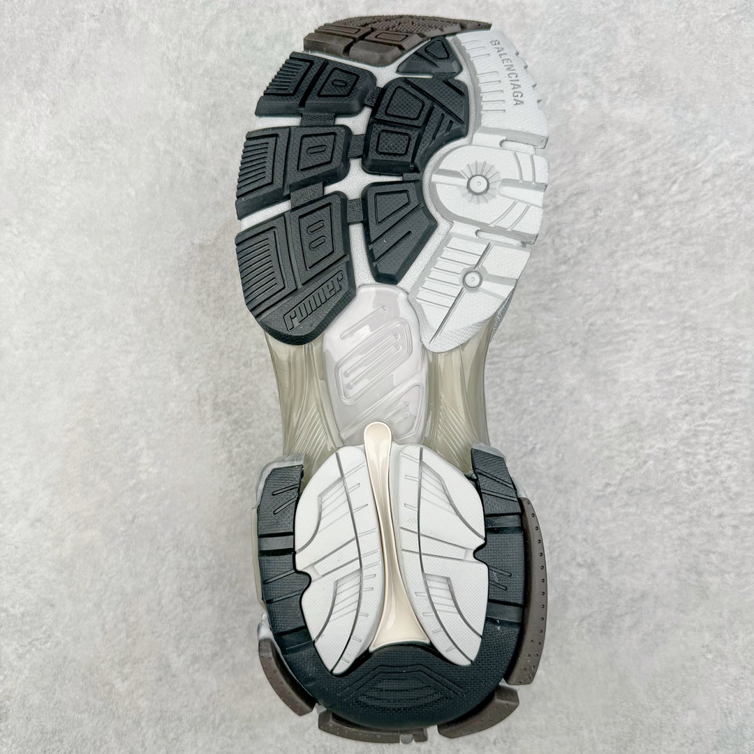 图片[9]-＃VG零售版 BALENCIAGA Runner Sneaker 巴黎世家七代慢跑系列低帮复古野跑潮流运动鞋老爹鞋 尼龙和网布材质 磨损效果 鞋头边缘印有尺码 背面浮印尺码 外侧印有跑者徽标 鞋舌刺绣 Balenciaga 品牌标识 鞋跟背面 Balenciaga品牌标识 材质采用65%聚氨酯、35%聚酯纤维 全新 Runner 鞋型轮廓借鉴于 2000 年初的复古线条 搭载大网眼面料制成鞋面基础，由粉色、白色尼龍与橡胶质地覆盖鞋面诠释线条感 当中透过几道手缝线与折损痕更是精准的掌握历经时间淬炼的破旧痕迹 延续其手法至鞋领、鞋跟、鞋带、中底等部分均饰有破损及脏污之貌 尤其是鞋领处与鞋带孔眼条更是采用不规则做旧技术将内容物泡棉随机露出 尺码：35 36 37 38 39 40 41 42 43 44 45 46-选品中心