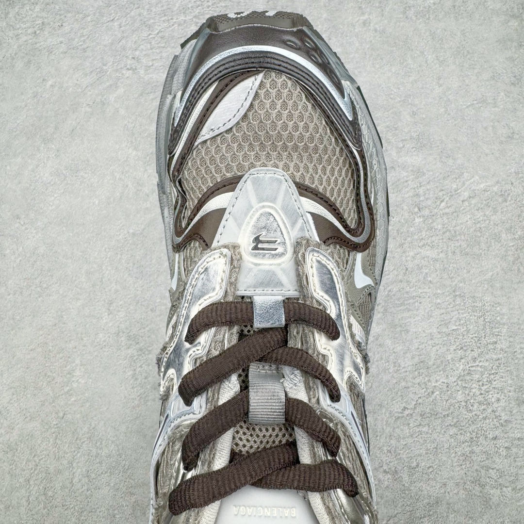 图片[4]-＃VG零售版 BALENCIAGA Runner Sneaker 巴黎世家七代慢跑系列低帮复古野跑潮流运动鞋老爹鞋 尼龙和网布材质 磨损效果 鞋头边缘印有尺码 背面浮印尺码 外侧印有跑者徽标 鞋舌刺绣 Balenciaga 品牌标识 鞋跟背面 Balenciaga品牌标识 材质采用65%聚氨酯、35%聚酯纤维 全新 Runner 鞋型轮廓借鉴于 2000 年初的复古线条 搭载大网眼面料制成鞋面基础，由粉色、白色尼龍与橡胶质地覆盖鞋面诠释线条感 当中透过几道手缝线与折损痕更是精准的掌握历经时间淬炼的破旧痕迹 延续其手法至鞋领、鞋跟、鞋带、中底等部分均饰有破损及脏污之貌 尤其是鞋领处与鞋带孔眼条更是采用不规则做旧技术将内容物泡棉随机露出 尺码：35 36 37 38 39 40 41 42 43 44 45 46-选品中心