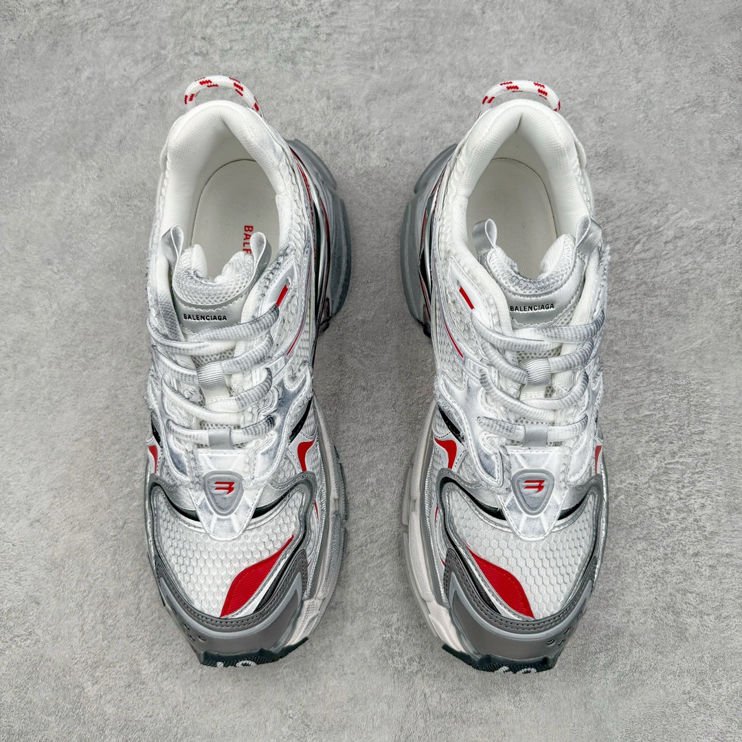 图片[2]-＃VG零售版 BALENCIAGA Runner Sneaker 巴黎世家七代慢跑系列低帮复古野跑潮流运动鞋老爹鞋 尼龙和网布材质 磨损效果 鞋头边缘印有尺码 背面浮印尺码 外侧印有跑者徽标 鞋舌刺绣 Balenciaga 品牌标识 鞋跟背面 Balenciaga品牌标识 材质采用65%聚氨酯、35%聚酯纤维 全新 Runner 鞋型轮廓借鉴于 2000 年初的复古线条 搭载大网眼面料制成鞋面基础，由粉色、白色尼龍与橡胶质地覆盖鞋面诠释线条感 当中透过几道手缝线与折损痕更是精准的掌握历经时间淬炼的破旧痕迹 延续其手法至鞋领、鞋跟、鞋带、中底等部分均饰有破损及脏污之貌 尤其是鞋领处与鞋带孔眼条更是采用不规则做旧技术将内容物泡棉随机露出 尺码：35 36 37 38 39 40 41 42 43 44 45 46-选品中心