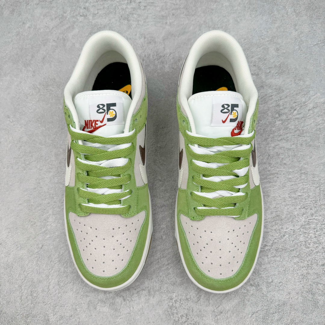 图片[2]-💰130 ＃yh纯原福利‼NK Dunk Low SE 85 双钩复古休闲板鞋 DO9457 口碑大厂出品 品控大底版型不断改良更新品质稳定 全套原纸板楦头开发 确保原汁原味 完美呈现DUNK版型 原厂玻璃冲刀 超高清洁度 全鞋零毛边皮料切割 采用绒面革材质 鞋身左右侧均配有皮革质双 Swoosh 兰色搭配上白色 85年纪念标放在鞋舌的位置 简洁干净的配色设计 绝对是日常出街上脚的不二选择 SIZE：36 36.5 37.5 38 38.5 39 40 40.5 41 42 42.5 43 44 44.5 45 46 编码：Dby2936000-运动鞋