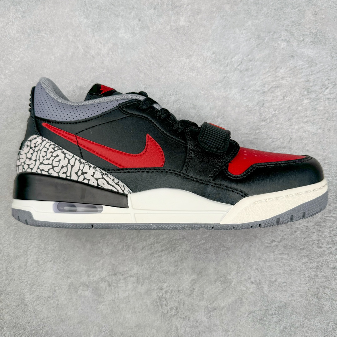 💰190 ＃PB Air Jordan Legacy AJ312 Low 低帮复古篮球鞋 黑红 CD9054-006 市场最强独一档产物 全套原纸板楦头开发 原厂大底磨具加持立体防滑纹理 原档数据后跟TPU子母扣魔术贴 原装可视Air Sole气垫 原汁原味最完美的312代版型 唯一正确鞋头趴度弧度高度鞋身腰线 进口港宝加持 后跟自然饱满 全鞋荧光划线卡点 追求极致完美 每一双都是工艺品 多重QC质检 超越公司货的品控标准 实实在在的免检产品 鞋身采用了皮革材质打造 横跨鞋面的魔术贴十分吸睛 侧面的Swoosh Logo的一部分被鞋面遮挡了一部分 颇具玩味 魔术贴上标有NK标识 而鞋舌上是Jordan的经典红色飞翼Logo 后跟和鞋底均采用了AJ3的设计 后跟上同样也使用了经典的爆裂纹图案 SIZE：36 36.5 37.5 38 38.5 39 40 40.5 41 42 42.5 43 44 44.5 45 46 47.5 编码：by2936060-运动鞋