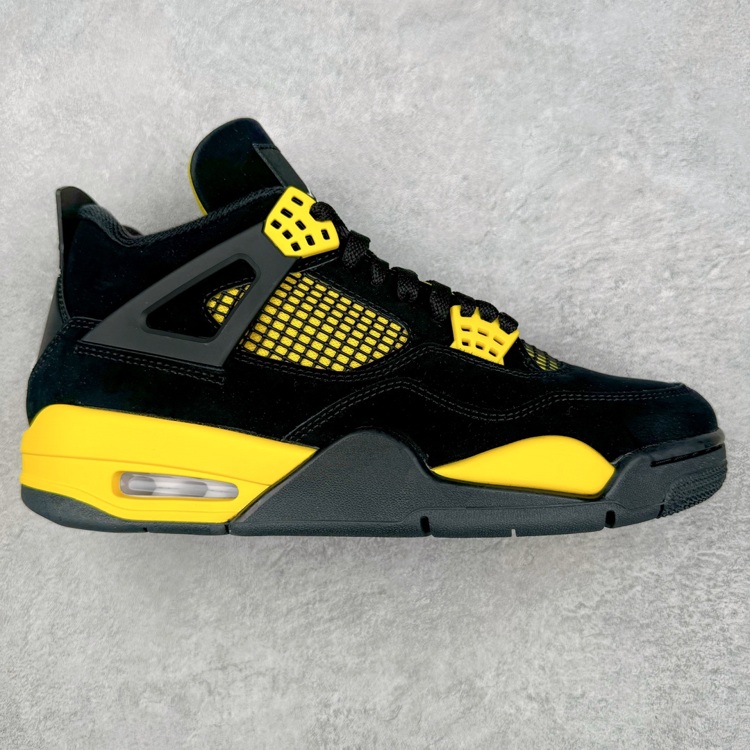 #S版纯原Air Jordan AJ4 Retro 黑黄雷公 DH6927-017 耗时半年巨作 全套原纸板楦头开发 原厂特供皮料加持 确保原汁原味 完美呈现四代版型 一比一鞋头弧度高度鞋身弧度 数据细节工艺流程均保持原鞋一致 原厂TPU网格鞋带扣 正确内里网布 菱角分明不变形无多余毛边 柔软性质感一致于原鞋 原厂织唛标 原厂飞人电绣工艺 尾指中部跳三针 独家绑鞋带手法 印刷中底布 四线拉帮 米色美纹纸贴合固定 进口港宝加持 后跟自然饱满 全鞋荧光划线卡点 追求极致完美 每一双都是工艺品 多重QC质检 超越公司货的品控标准 实实在在的免检产品