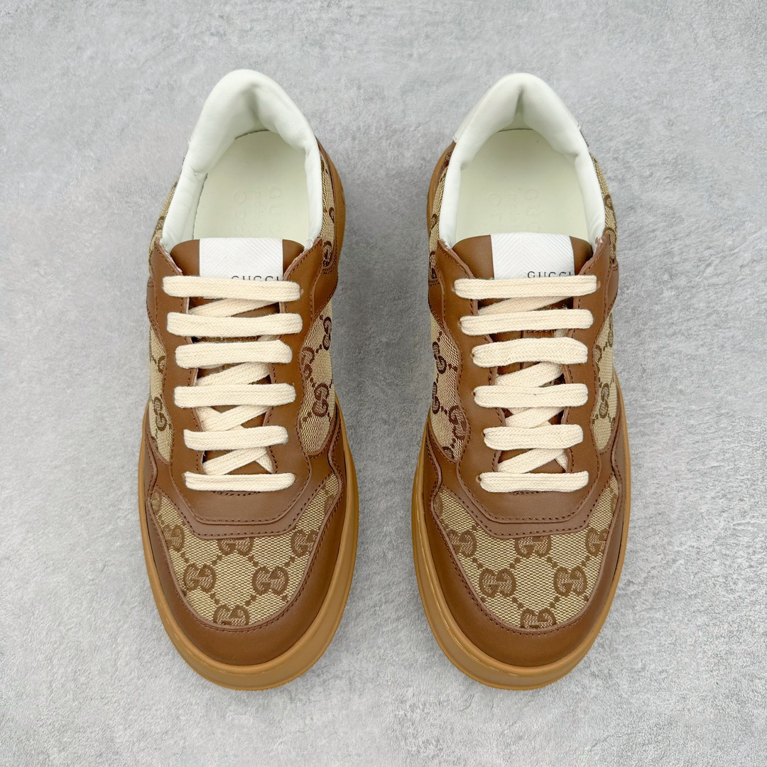 图片[2]-＃纯原福利 Gucci Chunky B Screener GG 古驰饼干鞋运动休闲鞋系列 纯原级别 原版盒子 官方一致原版 原标原盒 官方全套配件 原装雪梨形超软沙绒纸团 手工上线 不开胶 该品牌鞋款在制作中使用的是环保植物胶水 采用版凝胶技术(空胶工艺）存在一些缝隙属于正常现象 不用担心会影响到您的正常使用效果 采用厚底结构 巧妙运用外观设计、配色和材质三重元素 展现出复古风范 别致的橡胶鞋底 搭配米色和乌木色经典GG帆布鞋身及同色调皮革滚边 突显时尚大气的品味 尺码：35 36 37 38 39 40 41 42 43 44 45-选品中心