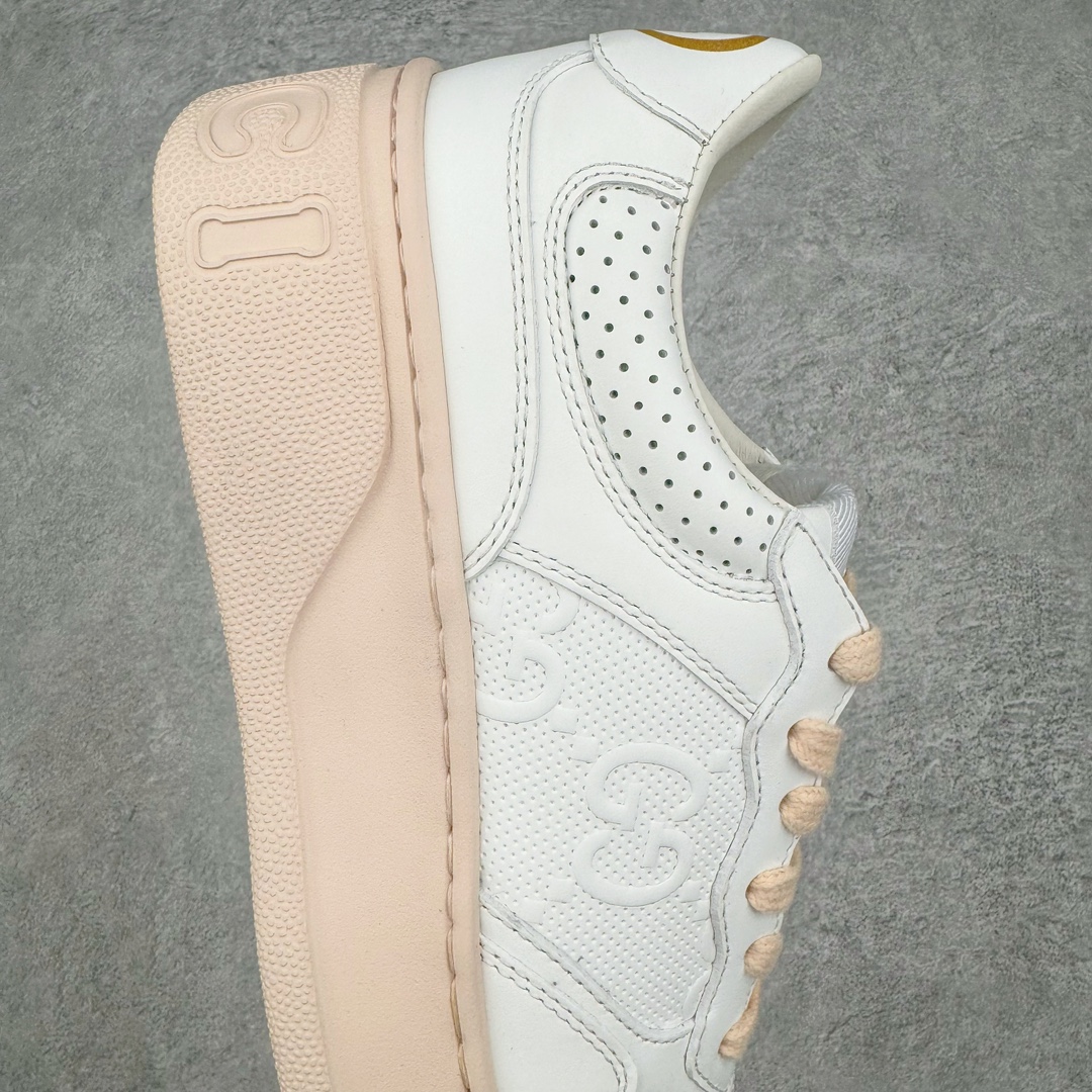 图片[6]-＃纯原福利 Gucci Chunky B Screener GG 古驰饼干鞋运动休闲鞋系列 纯原级别 原版盒子 官方一致原版 原标原盒 官方全套配件 原装雪梨形超软沙绒纸团 手工上线 不开胶 该品牌鞋款在制作中使用的是环保植物胶水 采用版凝胶技术(空胶工艺）存在一些缝隙属于正常现象 不用担心会影响到您的正常使用效果 采用厚底结构 巧妙运用外观设计、配色和材质三重元素 展现出复古风范 别致的橡胶鞋底 搭配米色和乌木色经典GG帆布鞋身及同色调皮革滚边 突显时尚大气的品味 尺码：35 36 37 38 39 40 41 42 43 44 45-选品中心