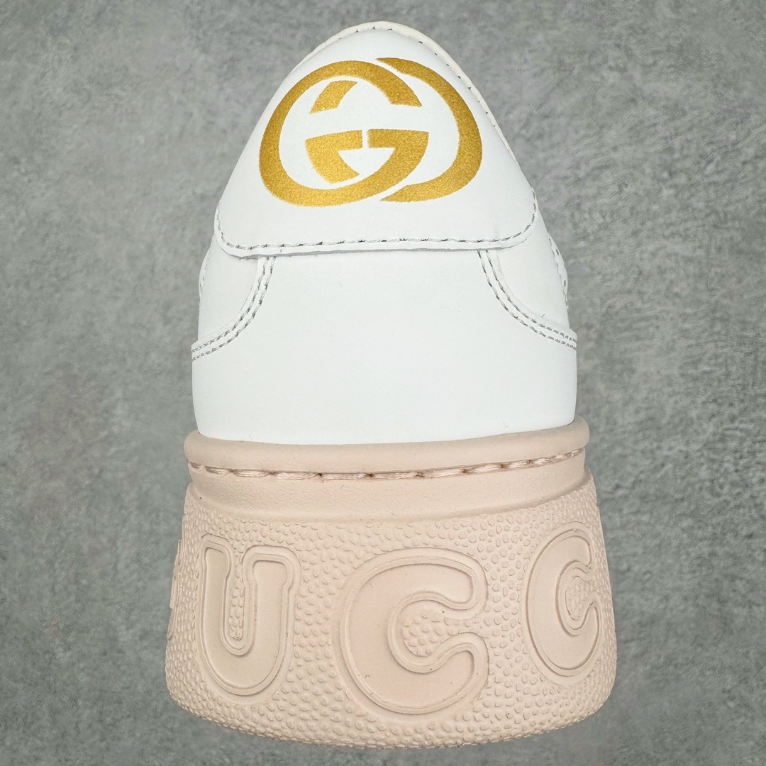 图片[8]-＃纯原福利 Gucci Chunky B Screener GG 古驰饼干鞋运动休闲鞋系列 纯原级别 原版盒子 官方一致原版 原标原盒 官方全套配件 原装雪梨形超软沙绒纸团 手工上线 不开胶 该品牌鞋款在制作中使用的是环保植物胶水 采用版凝胶技术(空胶工艺）存在一些缝隙属于正常现象 不用担心会影响到您的正常使用效果 采用厚底结构 巧妙运用外观设计、配色和材质三重元素 展现出复古风范 别致的橡胶鞋底 搭配米色和乌木色经典GG帆布鞋身及同色调皮革滚边 突显时尚大气的品味 尺码：35 36 37 38 39 40 41 42 43 44 45-选品中心