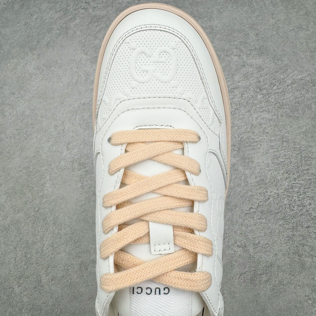 图片[4]-＃纯原福利 Gucci Chunky B Screener GG 古驰饼干鞋运动休闲鞋系列 纯原级别 原版盒子 官方一致原版 原标原盒 官方全套配件 原装雪梨形超软沙绒纸团 手工上线 不开胶 该品牌鞋款在制作中使用的是环保植物胶水 采用版凝胶技术(空胶工艺）存在一些缝隙属于正常现象 不用担心会影响到您的正常使用效果 采用厚底结构 巧妙运用外观设计、配色和材质三重元素 展现出复古风范 别致的橡胶鞋底 搭配米色和乌木色经典GG帆布鞋身及同色调皮革滚边 突显时尚大气的品味 尺码：35 36 37 38 39 40 41 42 43 44 45-选品中心
