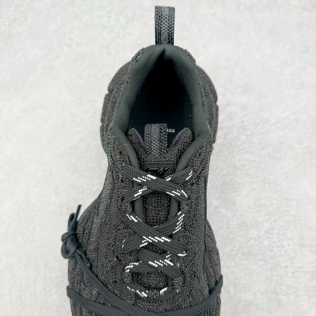 图片[5]-＃纯原 BALENCIAGA 3XL Sneakers 巴黎世家十代网布系带低帮走秀复古老爹鞋 黑色闪钻 全套原纸板楦头开发 最原汁原味的灵魂版型 全鞋荧光划线卡点 胶水把控整洁度追求极致完美 每一双都是工艺品 多重QC质检 超越公司货的品控标准 实实在在的免检产品 原盒原配 正确字体电绣 粗细、位置、大小正确 侧边TPU 透气孔匹配意产原版 正确分离大底 TPU软底 原版一致大底LOGO 立体感十足 原厂皮料水洗做旧 采购原厂网纱 不含皮革 网布材料和聚氨酯 磨损效果 鞋头边缘和后帮 Balenciaga 徽标 鞋面和后跟凸印尺码 鞋舌 3XL 橡胶品牌标识和反光细节 鞋帮拉袢和鞋舌拉祥 配反光细节 备用鞋带在鞋履前侧 可在穿着前取下 便于不同造型搭配 正常尺码 尺码：35 36 37 38 39 40 41 42 43 44 45 46-选品中心