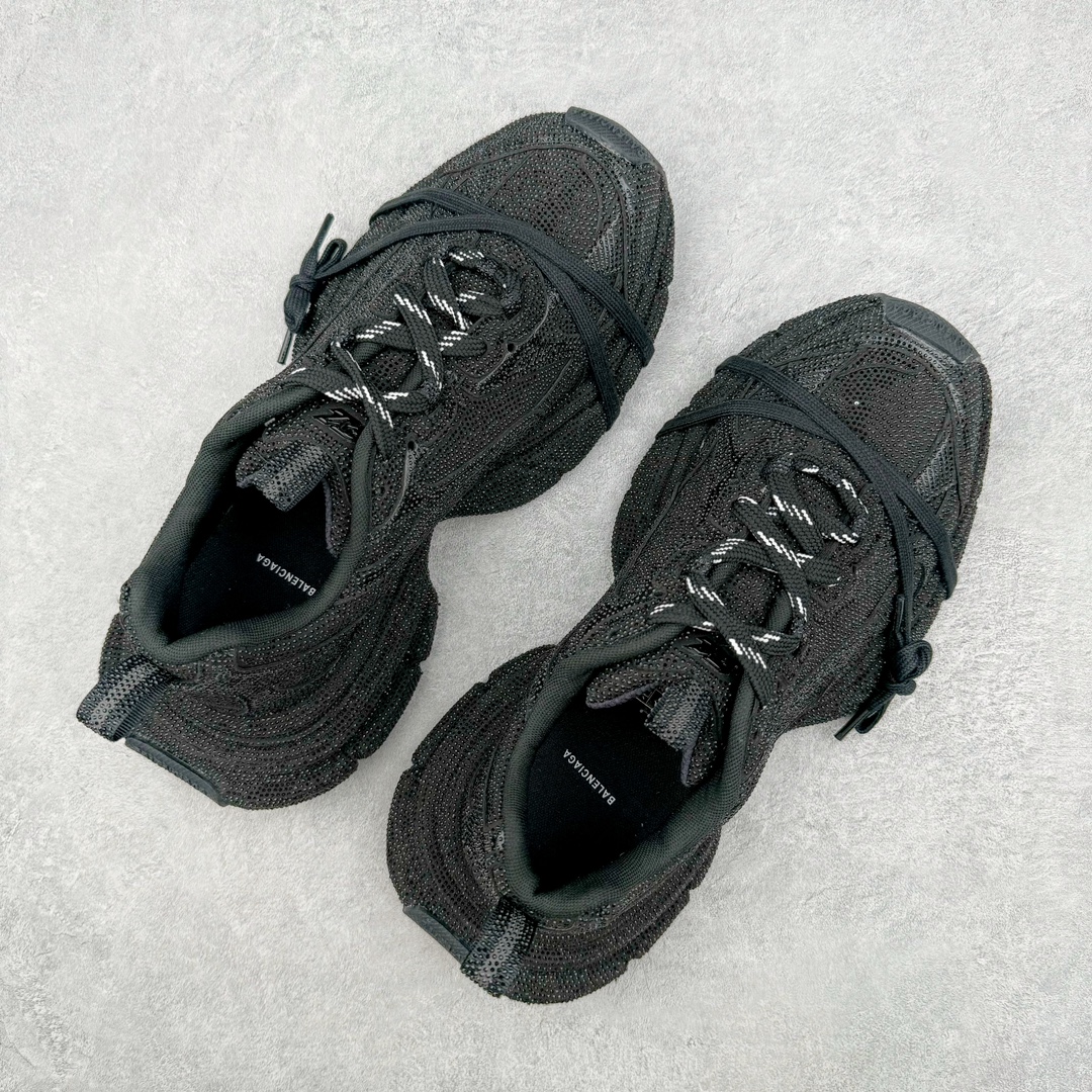 图片[3]-＃纯原 BALENCIAGA 3XL Sneakers 巴黎世家十代网布系带低帮走秀复古老爹鞋 黑色闪钻 全套原纸板楦头开发 最原汁原味的灵魂版型 全鞋荧光划线卡点 胶水把控整洁度追求极致完美 每一双都是工艺品 多重QC质检 超越公司货的品控标准 实实在在的免检产品 原盒原配 正确字体电绣 粗细、位置、大小正确 侧边TPU 透气孔匹配意产原版 正确分离大底 TPU软底 原版一致大底LOGO 立体感十足 原厂皮料水洗做旧 采购原厂网纱 不含皮革 网布材料和聚氨酯 磨损效果 鞋头边缘和后帮 Balenciaga 徽标 鞋面和后跟凸印尺码 鞋舌 3XL 橡胶品牌标识和反光细节 鞋帮拉袢和鞋舌拉祥 配反光细节 备用鞋带在鞋履前侧 可在穿着前取下 便于不同造型搭配 正常尺码 尺码：35 36 37 38 39 40 41 42 43 44 45 46-选品中心
