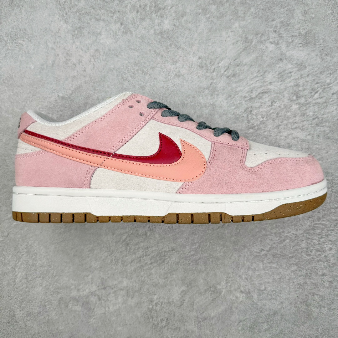 ＃yh纯原福利 NK Dunk Low SE 85 双钩复古休闲板鞋 DO9457 口碑大厂出品 品控大底版型不断改良更新品质稳定 全套原纸板楦头开发 确保原汁原味 完美呈现DUNK版型 原厂玻璃冲刀 超高清洁度 全鞋零毛边皮料切割 采用绒面革材质 鞋身左右侧均配有皮革质双 Swoosh 兰色搭配上白色 85年纪念标放在鞋舌的位置 简洁干净的配色设计 绝对是日常出街上脚的不二选择 尺码：36 36.5 37.5 38 38.5 39 40 40.5 41 42 42.5 43 44 44.5 45 46-选品中心
