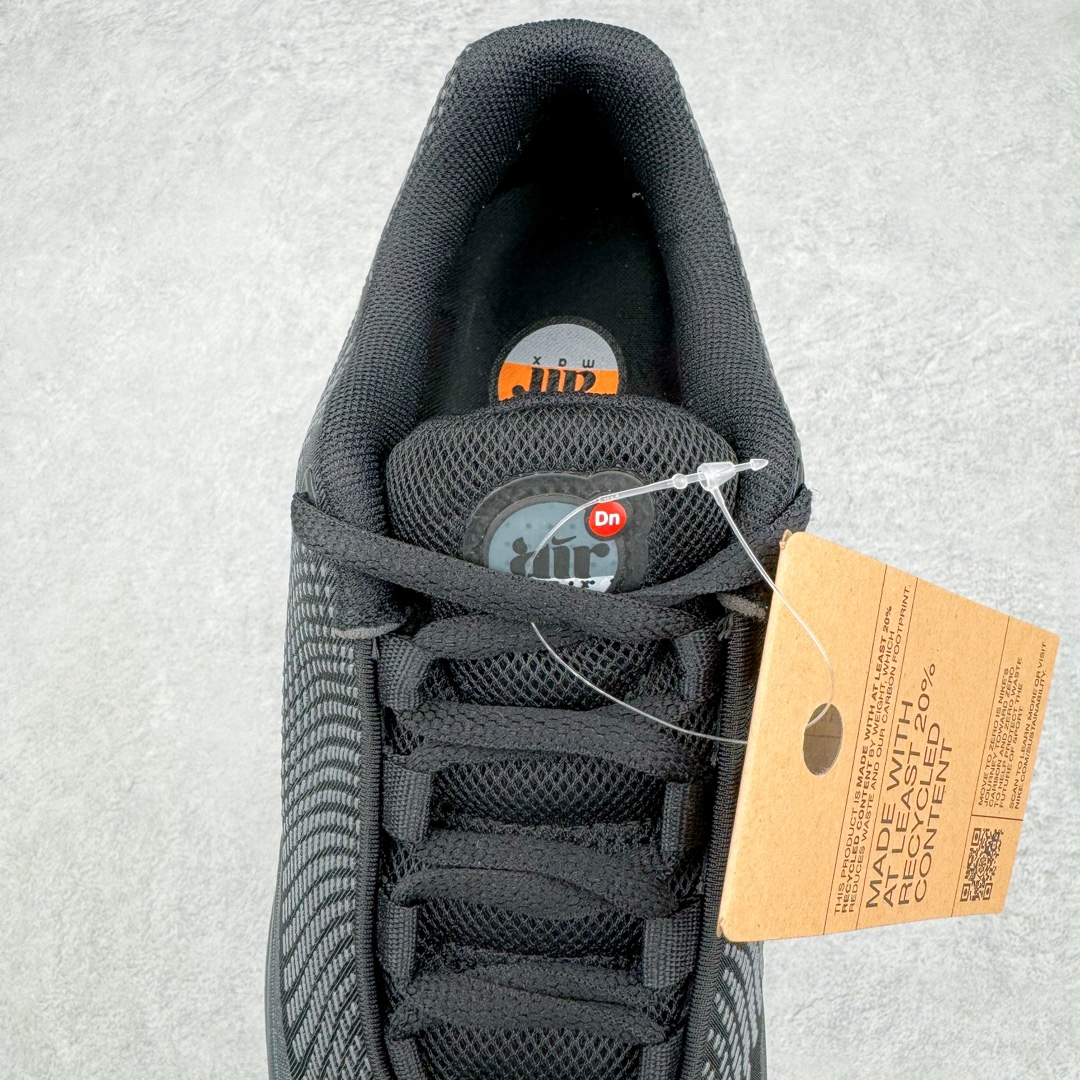 图片[5]-💰240 NK Air Max DN\”Tirple Black\”DN系列低帮豆荚型气垫百搭休闲运动慢跑鞋“黑灰武士”DV3337-002 Air Max 科技最初于 1986 年推出，是NK的首款气垫鞋款，这个缓震技术彻底改变了人们对运动鞋的认知。在 Nike 的众多缓震科技中也有着自己绝对的地位。除了技术层面的创新，Air Max 还具有深厚的文化内涵。它所代表的青年文化、前卫风格和反叛精神，使其成为了一种时尚和潮流的象征。为了纪念这个具有里程碑意义的技术，Nike 在每年的 3 月 26 日定为「Air Max Day」。近日，Nike 露出了一款全新的鞋型——Nike Air Max DN。这款鞋不仅具有时尚的外观，还融合了许多经典的 Air Max 设计和元素，同时展现了一些新的创意。设计灵感源自经典 Air Max 97 和 Air Max Plus 的元素。鞋面的条纹设计和后跟的标志都在向这些经典鞋款致敬。最大亮点是 Air Max 气垫的造型，它以神似豆荚的造型呈现，分为四个分区圆形开窗，带来极高的辨识度。Nike Air Max DN 采用了纯黑配色覆面，搭配白色虚线和紫色点缀，营造出一种低调而时尚的外观。鞋面采用织物材质打造，提供舒适的穿着体验。全新 Nike Air Max DN 除了图中的配色外，还将有荧光绿、白银、黑银、皇家蓝、酷灰、黑色等六款新配色登场。具体发售信息感兴趣的朋友可以持续关注。尺码：36 36.5 37.5 38 38.5 39 40 40.5 41 42 42.5 43 44 44.5 45 编码：Jby3936010-运动鞋