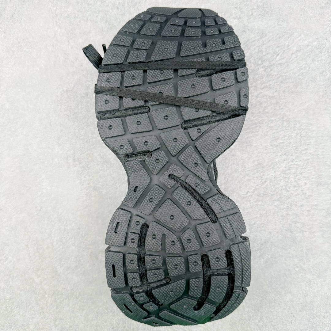 图片[9]-＃OG纯原福利 BALENCIAGA 3XL Sneakers 巴黎世家十代网布系带低帮走秀复古老爹鞋 黑色闪钻 全套原纸板楦头开发 最原汁原味的灵魂版型 全鞋荧光划线卡点 胶水把控整洁度追求极致完美 每一双都是工艺品 多重QC质检 超越公司货的品控标准 实实在在的免检产品 原盒原配 正确字体电绣 粗细、位置、大小正确 侧边TPU 透气孔匹配意产原版 正确分离大底 TPU软底 原版一致大底LOGO 立体感十足 原厂皮料水洗做旧 采购原厂网纱 不含皮革 网布材料和聚氨酯 磨损效果 鞋头边缘和后帮 Balenciaga 徽标 鞋面和后跟凸印尺码 鞋舌 3XL 橡胶品牌标识和反光细节 鞋帮拉袢和鞋舌拉祥 配反光细节 备用鞋带在鞋履前侧 可在穿着前取下 便于不同造型搭配 偏大一码 尺码：35 36 37 38 39 40 41 42 43 44 45 46-选品中心