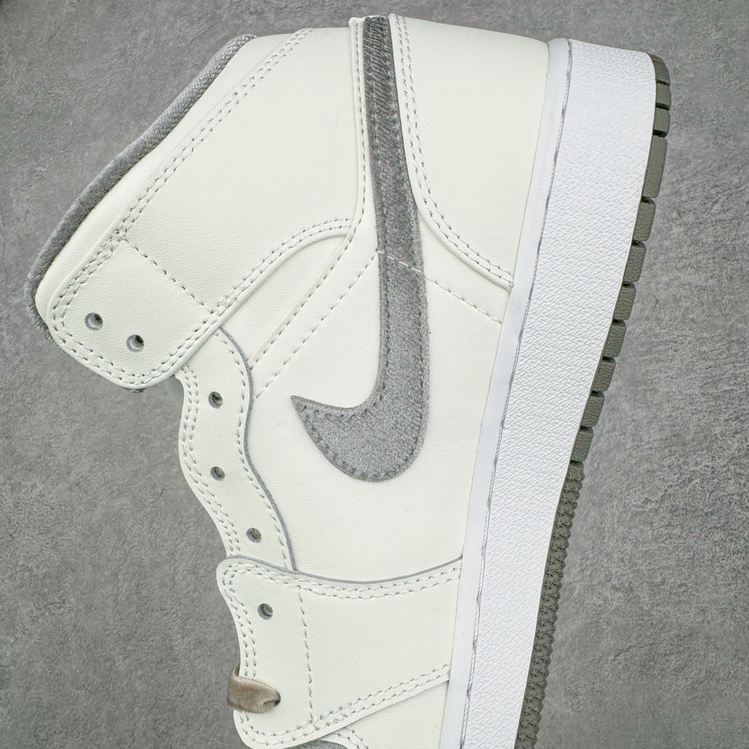 图片[7]-💰230 ＃DT纯原 Air Jordan AJ1 Mid 中帮 米灰 FB9899-100 终端优势供应 市面中低帮最具代表性版本没有之一 口碑大厂出品 品控大底版型不断改良更新 全套原纸板楦头开发 确保原汁原味 完美呈现版型 完美零毛边处理 原厂内置全掌气垫 价格定位良心 平台专用代工流水线出品 一眼公司既视感 拿到手的一瞬间就与众不同 碾压市面所有版本 全部原鞋开发 每一个配色都会采购原鞋确认细节 打破市面看图做货无好货之说 SIZE：40 40.5 41 42 42.5 43 44 44.5 45 46 编码：by3936000-运动鞋