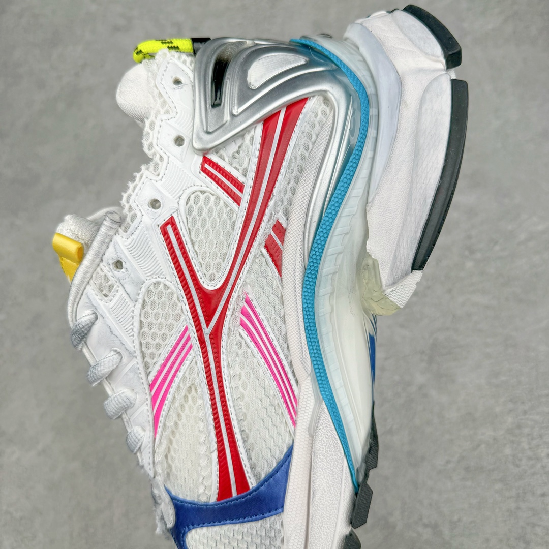 图片[7]-💰450 ＃OK纯原 BALENCIAGA Runner Sneaker 巴黎世家七代慢跑系列低帮复古野跑潮流运动鞋老爹鞋 尼龙和网布材质 磨损效果 鞋头边缘印有尺码 背面浮印尺码 外侧印有跑者徽标 鞋舌刺绣 Balenciaga 品牌标识 鞋跟背面 Balenciaga品牌标识 材质采用65%聚氨酯、35%聚酯纤维 全新 Runner 鞋型轮廓借鉴于 2000 年初的复古线条 搭载大网眼面料制成鞋面基础，由粉色、白色尼龍与橡胶质地覆盖鞋面诠释线条感 当中透过几道手缝线与折损痕更是精准的掌握历经时间淬炼的破旧痕迹 延续其手法至鞋领、鞋跟、鞋带、中底等部分均饰有破损及脏污之貌 尤其是鞋领处与鞋带孔眼条更是采用不规则做旧技术将内容物泡棉随机露出 尺码：35 36 37 38 39 40 41 42 43 44 45 46 编码：by5936020-运动鞋