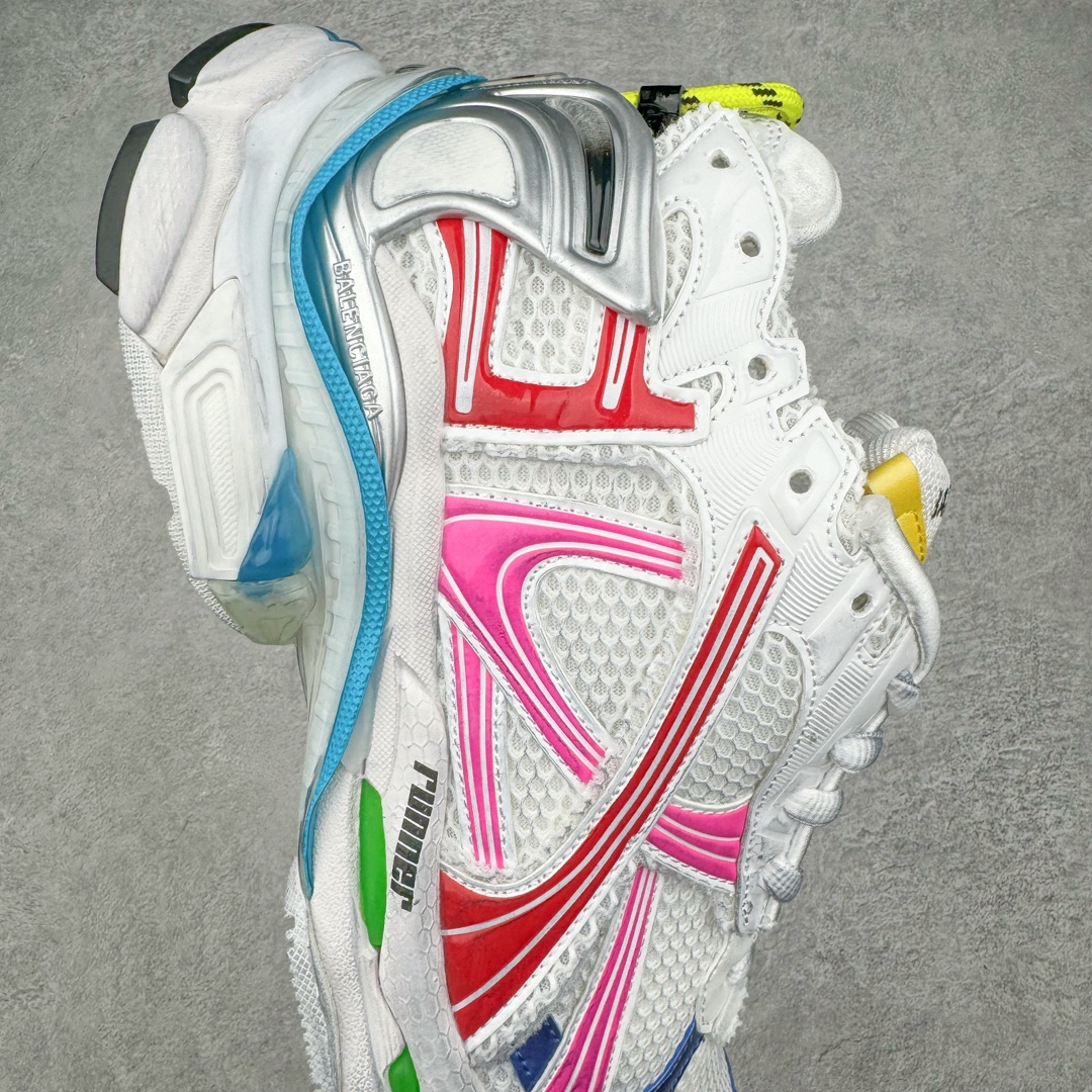 图片[6]-💰450 ＃OK纯原 BALENCIAGA Runner Sneaker 巴黎世家七代慢跑系列低帮复古野跑潮流运动鞋老爹鞋 尼龙和网布材质 磨损效果 鞋头边缘印有尺码 背面浮印尺码 外侧印有跑者徽标 鞋舌刺绣 Balenciaga 品牌标识 鞋跟背面 Balenciaga品牌标识 材质采用65%聚氨酯、35%聚酯纤维 全新 Runner 鞋型轮廓借鉴于 2000 年初的复古线条 搭载大网眼面料制成鞋面基础，由粉色、白色尼龍与橡胶质地覆盖鞋面诠释线条感 当中透过几道手缝线与折损痕更是精准的掌握历经时间淬炼的破旧痕迹 延续其手法至鞋领、鞋跟、鞋带、中底等部分均饰有破损及脏污之貌 尤其是鞋领处与鞋带孔眼条更是采用不规则做旧技术将内容物泡棉随机露出 尺码：35 36 37 38 39 40 41 42 43 44 45 46 编码：by5936020-运动鞋