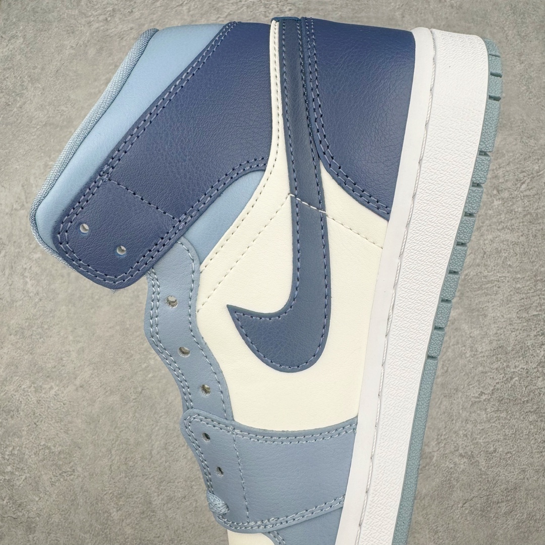 图片[7]-💰230 ＃DT纯原 Air Jordan AJ1 Mid 中帮 渐变蓝 BQ6472-140 终端优势供应 市面中低帮最具代表性版本没有之一 口碑大厂出品 品控大底版型不断改良更新 全套原纸板楦头开发 确保原汁原味 完美呈现版型 完美零毛边处理 原厂内置全掌气垫 价格定位良心 平台专用代工流水线出品 一眼公司既视感 拿到手的一瞬间就与众不同 碾压市面所有版本 全部原鞋开发 每一个配色都会采购原鞋确认细节 打破市面看图做货无好货之说 SIZE：35.5 36 36.5 37.5 38 38.5 39 40  编码：by3936000-运动鞋