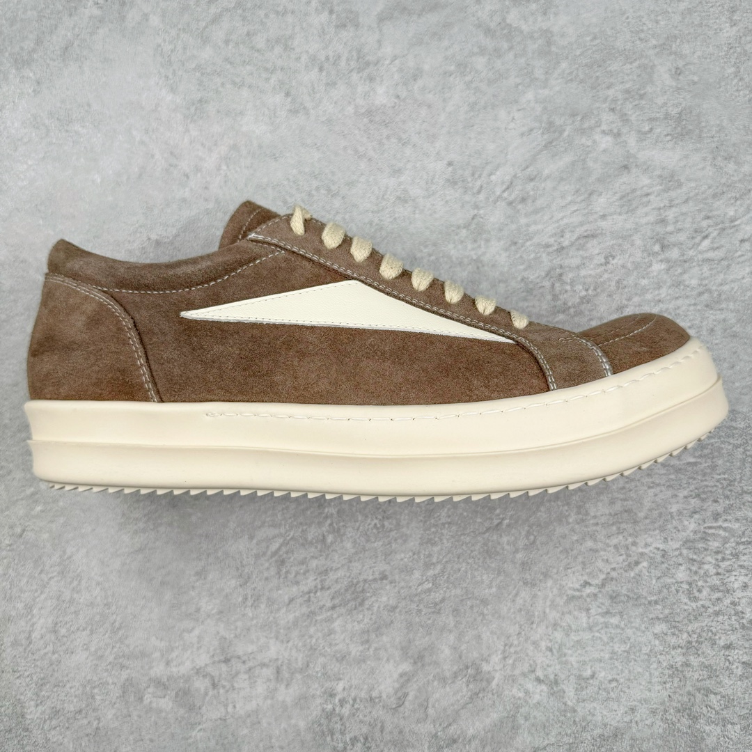 💰430 ＃BG纯原 Rick Owens FW23 LUXOR 瑞克·欧文斯低帮皮面时尚运动板鞋 ZP拆解原版1:1复模裁片纸格 力求做到0错位 这样才能达到和zp一致的鞋型味道 历时3月重新开模 采用进口cnc数控机床开发对版独家tpu奶香大底 区别于市场所有版本 zp同源全头层粒面小牛皮 达到和zp一致手感 原厂进口细纹布 万邦订购原厂高弹粉红色海绵 尺码：35 36 37 38 39 40 41 42 43 44 45 46 编码：by5936000-运动鞋