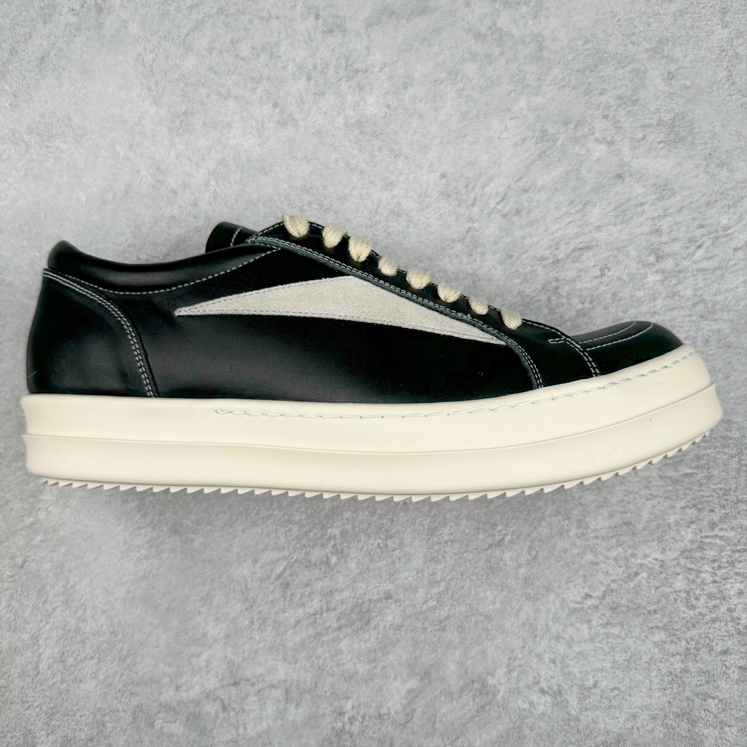 💰430 ＃BG纯原 Rick Owens FW23 LUXOR 瑞克·欧文斯低帮皮面时尚运动板鞋 ZP拆解原版1:1复模裁片纸格 力求做到0错位 这样才能达到和zp一致的鞋型味道 历时3月重新开模 采用进口cnc数控机床开发对版独家tpu奶香大底 区别于市场所有版本 zp同源全头层粒面小牛皮 达到和zp一致手感 原厂进口细纹布 万邦订购原厂高弹粉红色海绵 尺码：35 36 37 38 39 40 41 42 43 44 45 46 编码：by5936000-运动鞋