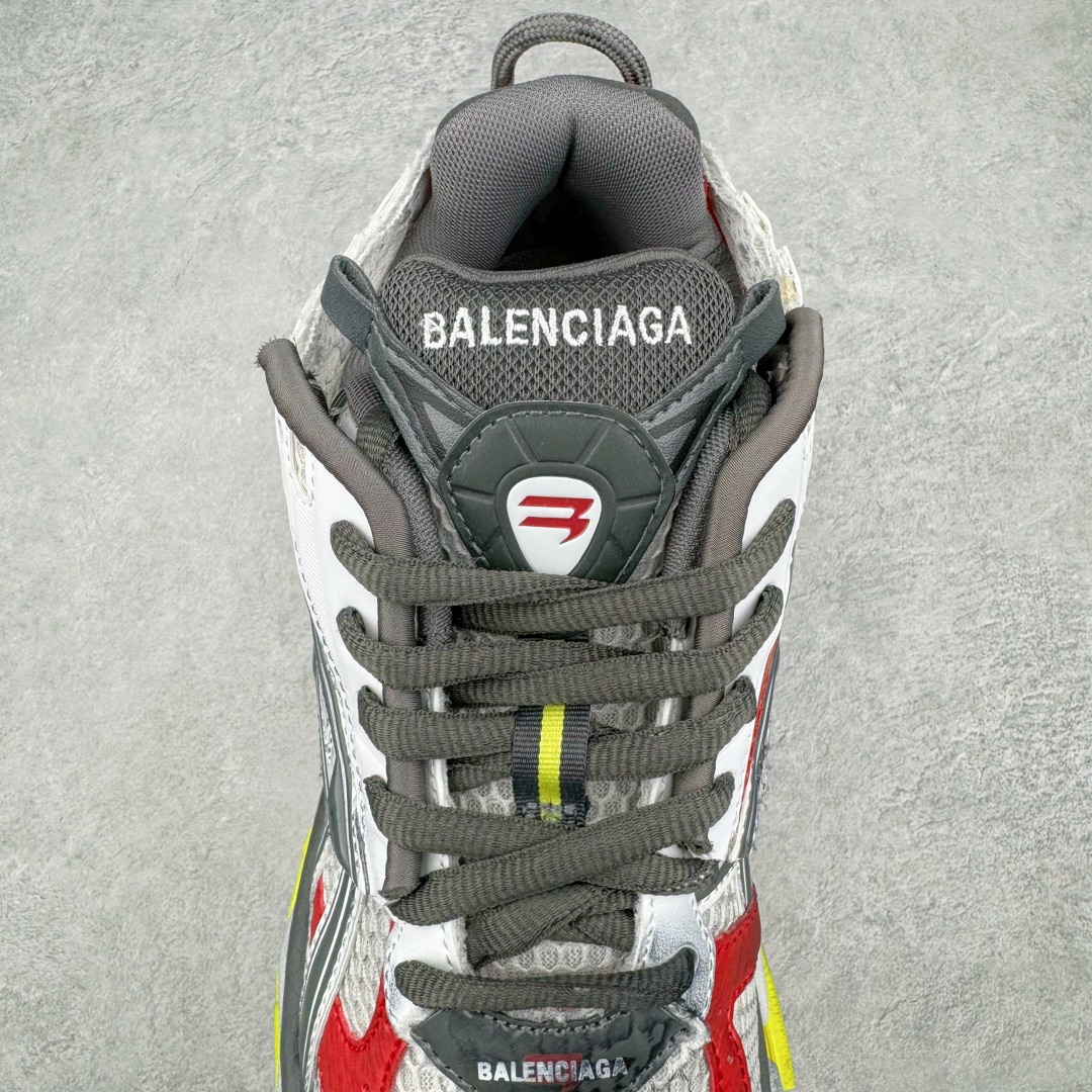 图片[5]-💰460 ＃VG零售版 BALENCIAGA Runner Sneaker 巴黎世家七代慢跑系列低帮复古野跑潮流运动鞋老爹鞋 尼龙和网布材质 磨损效果 鞋头边缘印有尺码 背面浮印尺码 外侧印有跑者徽标 鞋舌刺绣 Balenciaga 品牌标识 鞋跟背面 Balenciaga品牌标识 材质采用65%聚氨酯、35%聚酯纤维 全新 Runner 鞋型轮廓借鉴于 2000 年初的复古线条 搭载大网眼面料制成鞋面基础，由粉色、白色尼龍与橡胶质地覆盖鞋面诠释线条感 当中透过几道手缝线与折损痕更是精准的掌握历经时间淬炼的破旧痕迹 延续其手法至鞋领、鞋跟、鞋带、中底等部分均饰有破损及脏污之貌 尤其是鞋领处与鞋带孔眼条更是采用不规则做旧技术将内容物泡棉随机露出 尺码：35 36 37 38 39 40 41 42 43 44 45 46 编码：by5936030-运动鞋