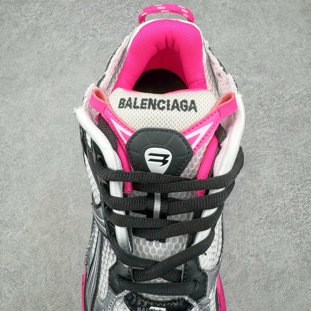 图片[5]-💰460 ＃VG零售版 BALENCIAGA Runner Sneaker 巴黎世家七代慢跑系列低帮复古野跑潮流运动鞋老爹鞋 尼龙和网布材质 磨损效果 鞋头边缘印有尺码 背面浮印尺码 外侧印有跑者徽标 鞋舌刺绣 Balenciaga 品牌标识 鞋跟背面 Balenciaga品牌标识 材质采用65%聚氨酯、35%聚酯纤维 全新 Runner 鞋型轮廓借鉴于 2000 年初的复古线条 搭载大网眼面料制成鞋面基础，由粉色、白色尼龍与橡胶质地覆盖鞋面诠释线条感 当中透过几道手缝线与折损痕更是精准的掌握历经时间淬炼的破旧痕迹 延续其手法至鞋领、鞋跟、鞋带、中底等部分均饰有破损及脏污之貌 尤其是鞋领处与鞋带孔眼条更是采用不规则做旧技术将内容物泡棉随机露出 尺码：35 36 37 38 39 40 41 42 43 44 45 46 编码：by5936030-运动鞋