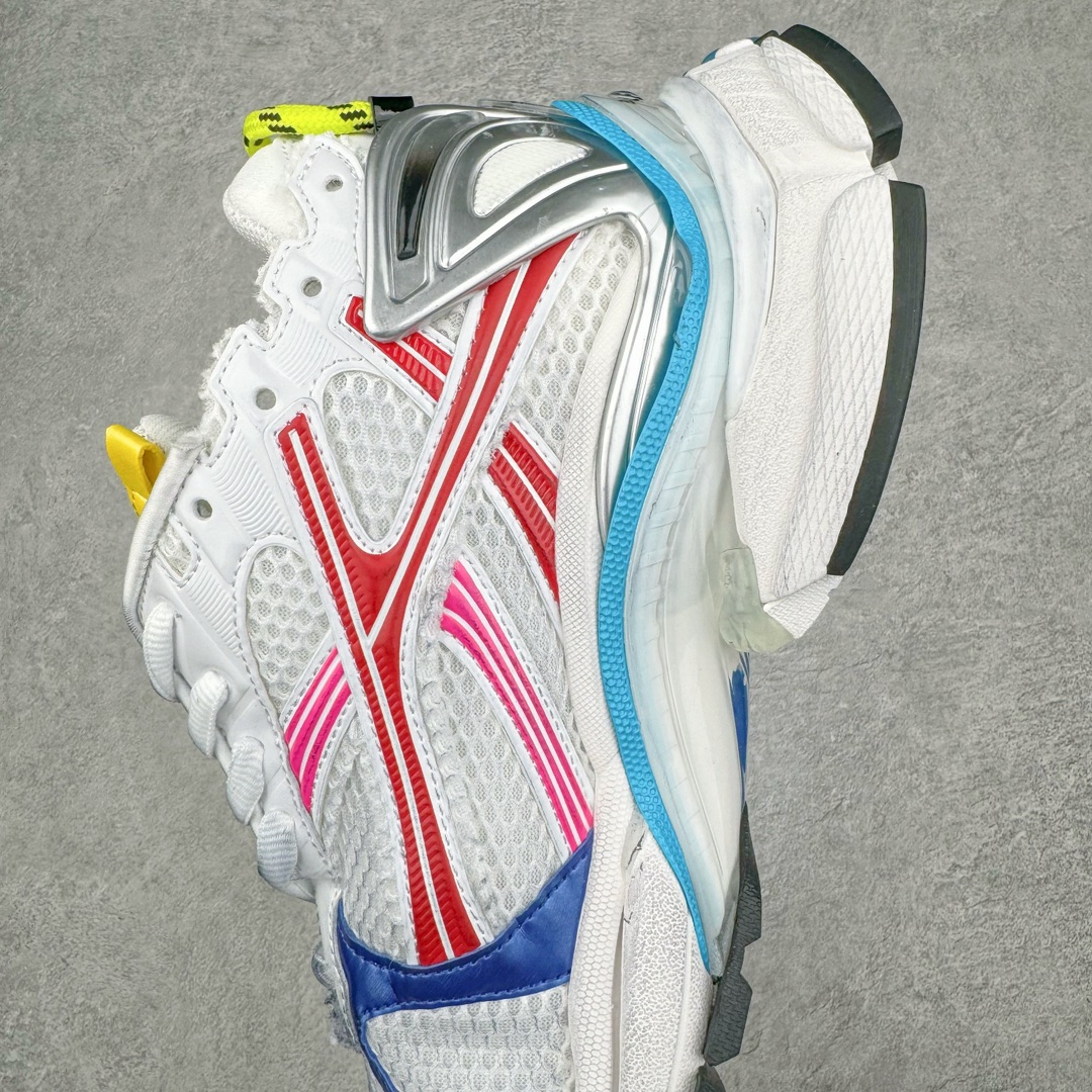 图片[7]-💰460 ＃VG零售版 BALENCIAGA Runner Sneaker 巴黎世家七代慢跑系列低帮复古野跑潮流运动鞋老爹鞋 尼龙和网布材质 磨损效果 鞋头边缘印有尺码 背面浮印尺码 外侧印有跑者徽标 鞋舌刺绣 Balenciaga 品牌标识 鞋跟背面 Balenciaga品牌标识 材质采用65%聚氨酯、35%聚酯纤维 全新 Runner 鞋型轮廓借鉴于 2000 年初的复古线条 搭载大网眼面料制成鞋面基础，由粉色、白色尼龍与橡胶质地覆盖鞋面诠释线条感 当中透过几道手缝线与折损痕更是精准的掌握历经时间淬炼的破旧痕迹 延续其手法至鞋领、鞋跟、鞋带、中底等部分均饰有破损及脏污之貌 尤其是鞋领处与鞋带孔眼条更是采用不规则做旧技术将内容物泡棉随机露出 尺码：35 36 37 38 39 40 41 42 43 44 45 46 编码：by5936030-运动鞋