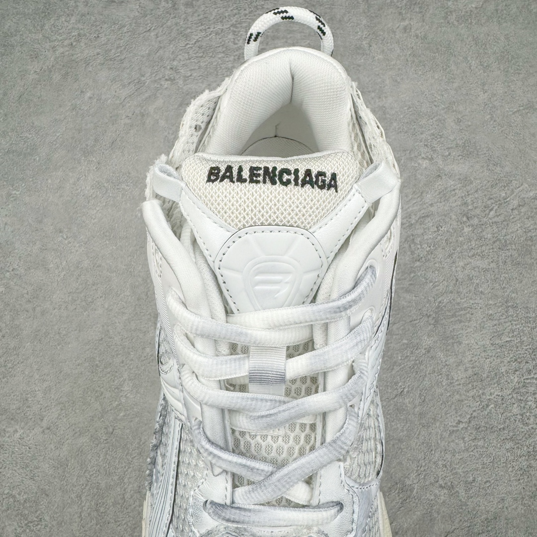 图片[5]-💰460 ＃VG零售版 BALENCIAGA Runner Sneaker 巴黎世家七代慢跑系列低帮复古野跑潮流运动鞋老爹鞋 尼龙和网布材质 磨损效果 鞋头边缘印有尺码 背面浮印尺码 外侧印有跑者徽标 鞋舌刺绣 Balenciaga 品牌标识 鞋跟背面 Balenciaga品牌标识 材质采用65%聚氨酯、35%聚酯纤维 全新 Runner 鞋型轮廓借鉴于 2000 年初的复古线条 搭载大网眼面料制成鞋面基础，由粉色、白色尼龍与橡胶质地覆盖鞋面诠释线条感 当中透过几道手缝线与折损痕更是精准的掌握历经时间淬炼的破旧痕迹 延续其手法至鞋领、鞋跟、鞋带、中底等部分均饰有破损及脏污之貌 尤其是鞋领处与鞋带孔眼条更是采用不规则做旧技术将内容物泡棉随机露出 尺码：35 36 37 38 39 40 41 42 43 44 45 46 编码：by5936030-运动鞋