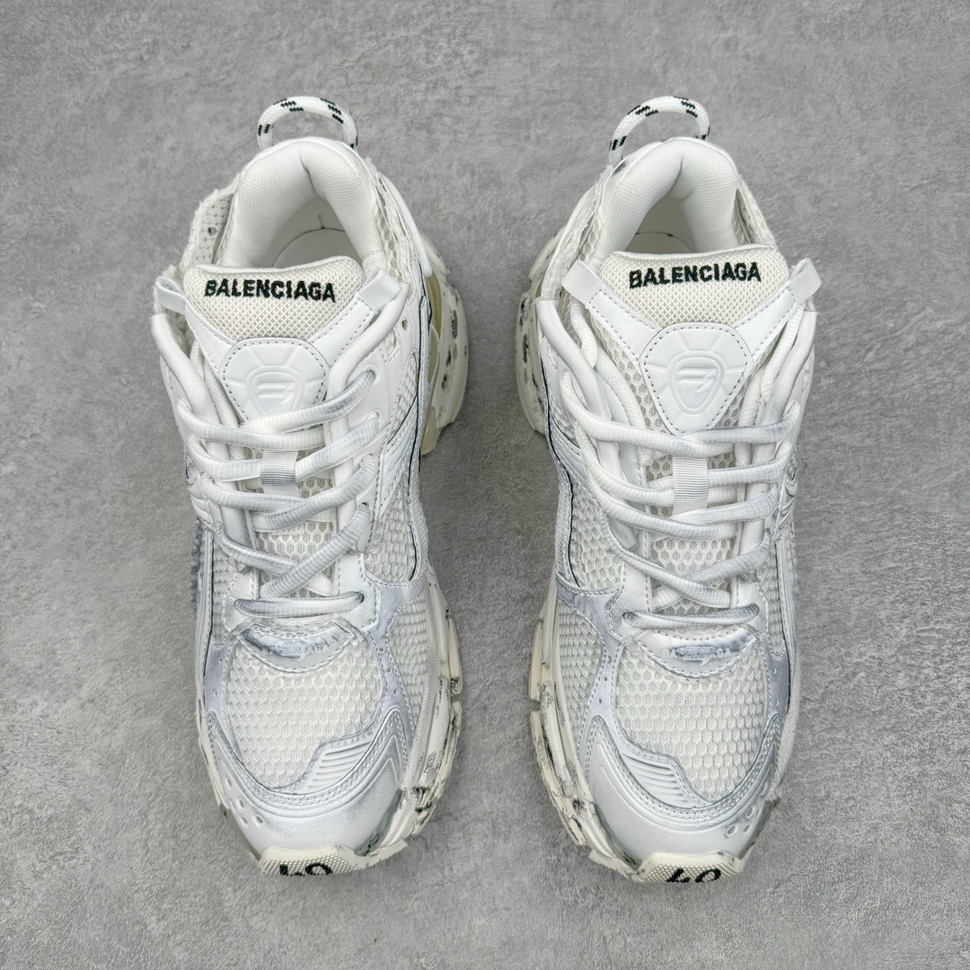 图片[2]-💰460 ＃VG零售版 BALENCIAGA Runner Sneaker 巴黎世家七代慢跑系列低帮复古野跑潮流运动鞋老爹鞋 尼龙和网布材质 磨损效果 鞋头边缘印有尺码 背面浮印尺码 外侧印有跑者徽标 鞋舌刺绣 Balenciaga 品牌标识 鞋跟背面 Balenciaga品牌标识 材质采用65%聚氨酯、35%聚酯纤维 全新 Runner 鞋型轮廓借鉴于 2000 年初的复古线条 搭载大网眼面料制成鞋面基础，由粉色、白色尼龍与橡胶质地覆盖鞋面诠释线条感 当中透过几道手缝线与折损痕更是精准的掌握历经时间淬炼的破旧痕迹 延续其手法至鞋领、鞋跟、鞋带、中底等部分均饰有破损及脏污之貌 尤其是鞋领处与鞋带孔眼条更是采用不规则做旧技术将内容物泡棉随机露出 尺码：35 36 37 38 39 40 41 42 43 44 45 46 编码：by5936030-运动鞋