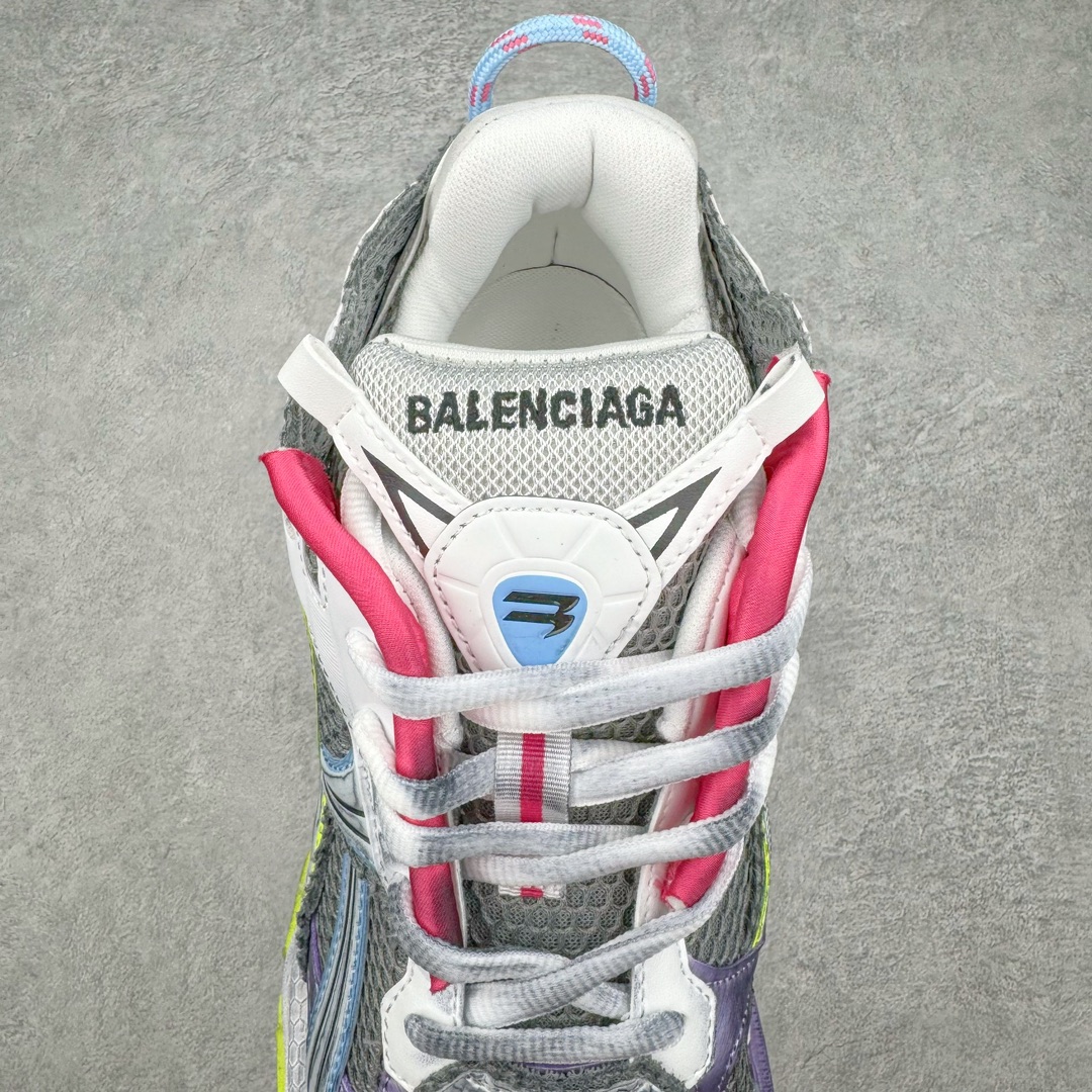 图片[5]-💰460 ＃VG零售版 BALENCIAGA Runner Sneaker 巴黎世家七代慢跑系列低帮复古野跑潮流运动鞋老爹鞋 尼龙和网布材质 磨损效果 鞋头边缘印有尺码 背面浮印尺码 外侧印有跑者徽标 鞋舌刺绣 Balenciaga 品牌标识 鞋跟背面 Balenciaga品牌标识 材质采用65%聚氨酯、35%聚酯纤维 全新 Runner 鞋型轮廓借鉴于 2000 年初的复古线条 搭载大网眼面料制成鞋面基础，由粉色、白色尼龍与橡胶质地覆盖鞋面诠释线条感 当中透过几道手缝线与折损痕更是精准的掌握历经时间淬炼的破旧痕迹 延续其手法至鞋领、鞋跟、鞋带、中底等部分均饰有破损及脏污之貌 尤其是鞋领处与鞋带孔眼条更是采用不规则做旧技术将内容物泡棉随机露出 尺码：35 36 37 38 39 40 41 42 43 44 45 46 编码：by5936030-运动鞋